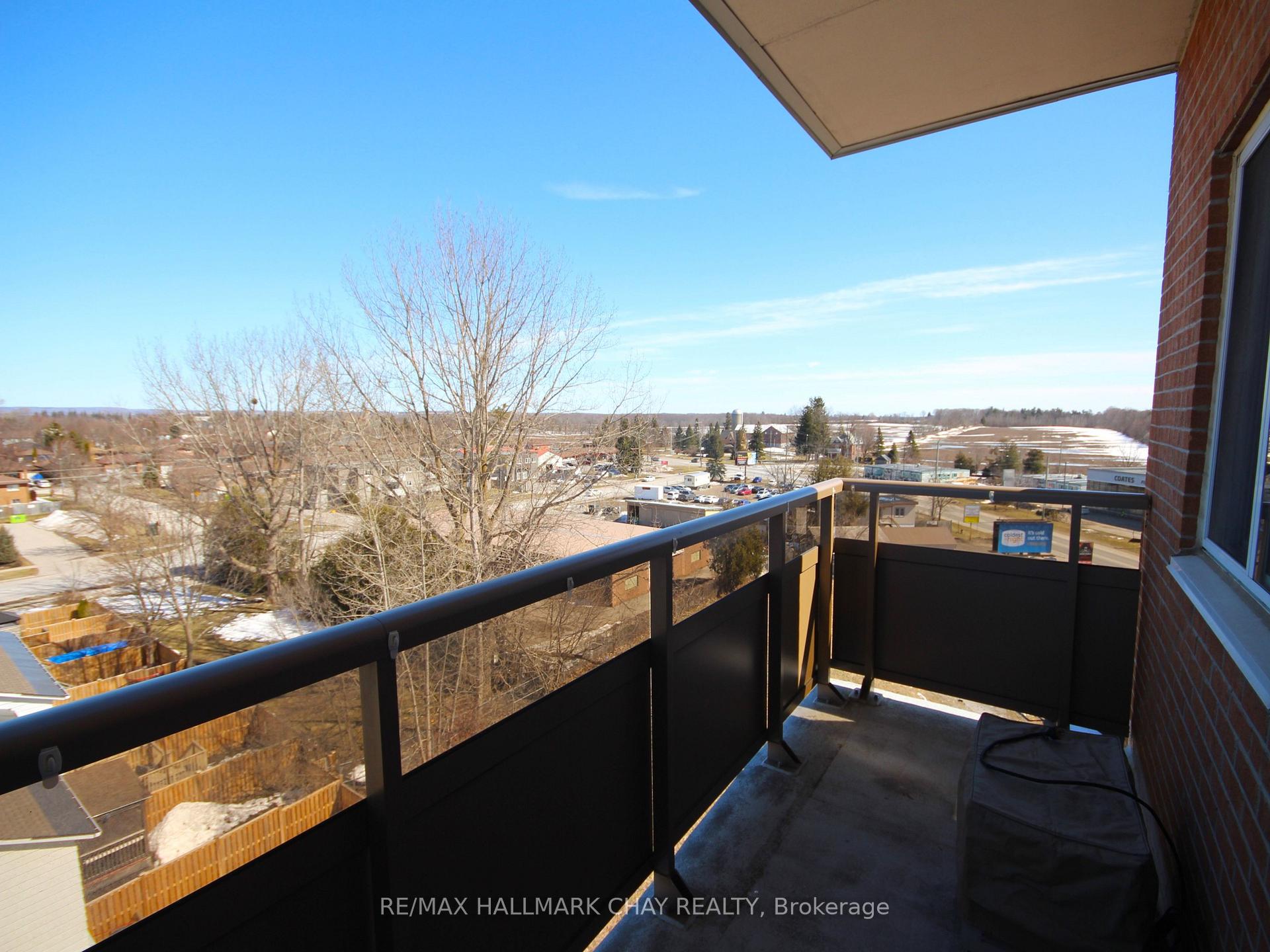 Photo 6 of Unit 802, 414 Blake Street, Barrie, Codrington — HOMEH