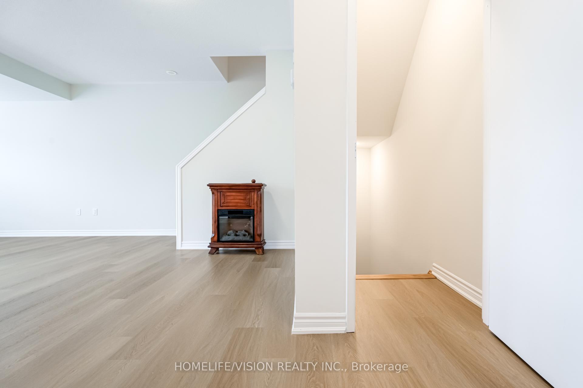 Photo 5 of Unit 3, 480 Beresford Path, Oshawa, Central — HOMEH