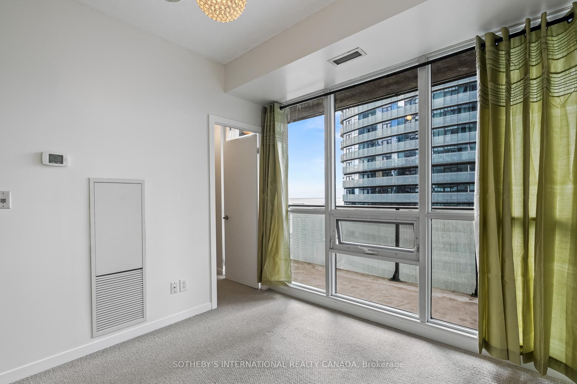 Photo 5 of Unit 2701, 55 Bremner Boulevard, Toronto, Waterfront Communities — HOMEH