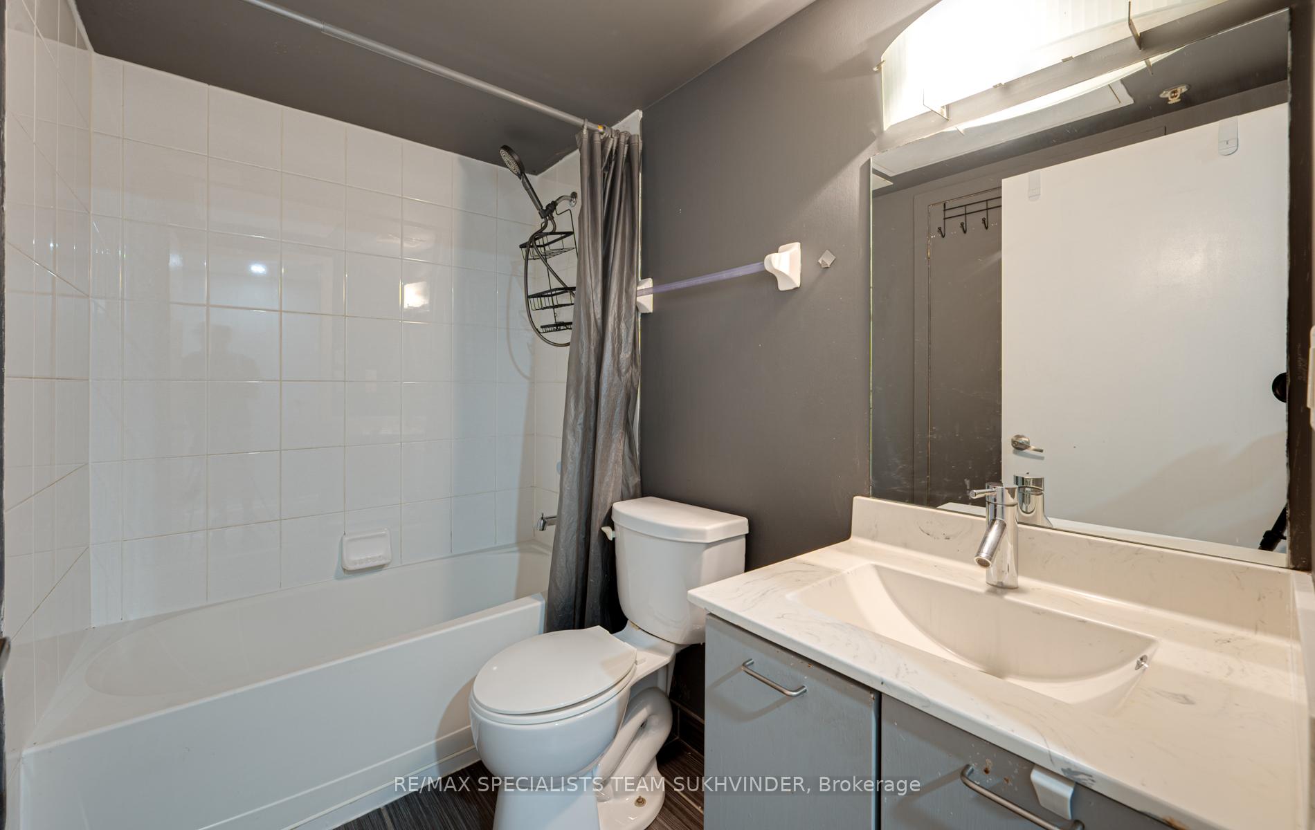 Photo 3 of Unit 408, 20 Joe Shuster Way, Toronto, Niagara — HOMEH