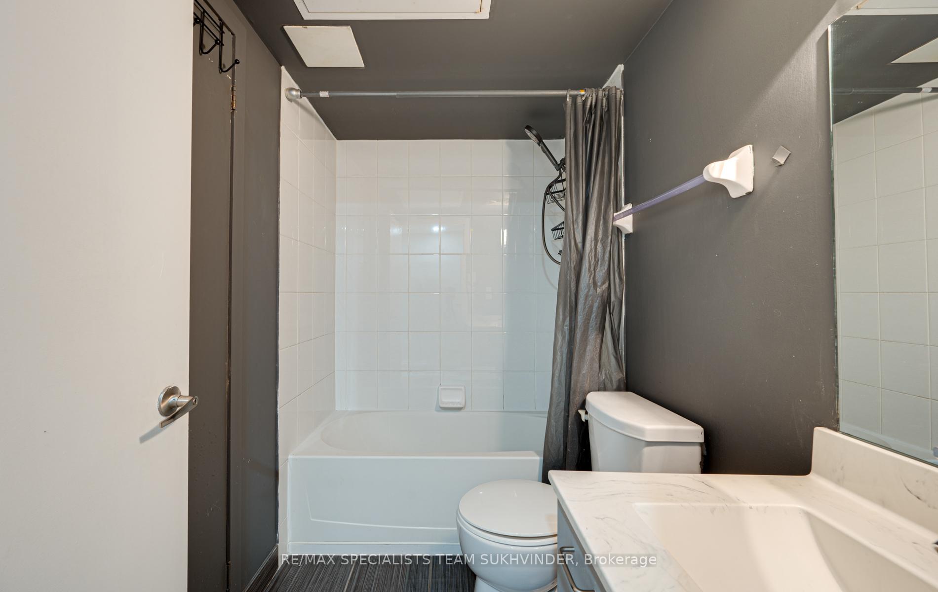 Photo 7 of Unit 408, 20 Joe Shuster Way, Toronto, Niagara — HOMEH