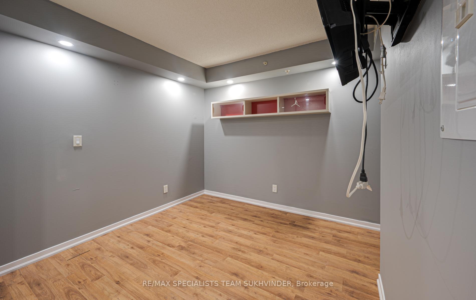 Photo 4 of Unit 408, 20 Joe Shuster Way, Toronto, Niagara — HOMEH