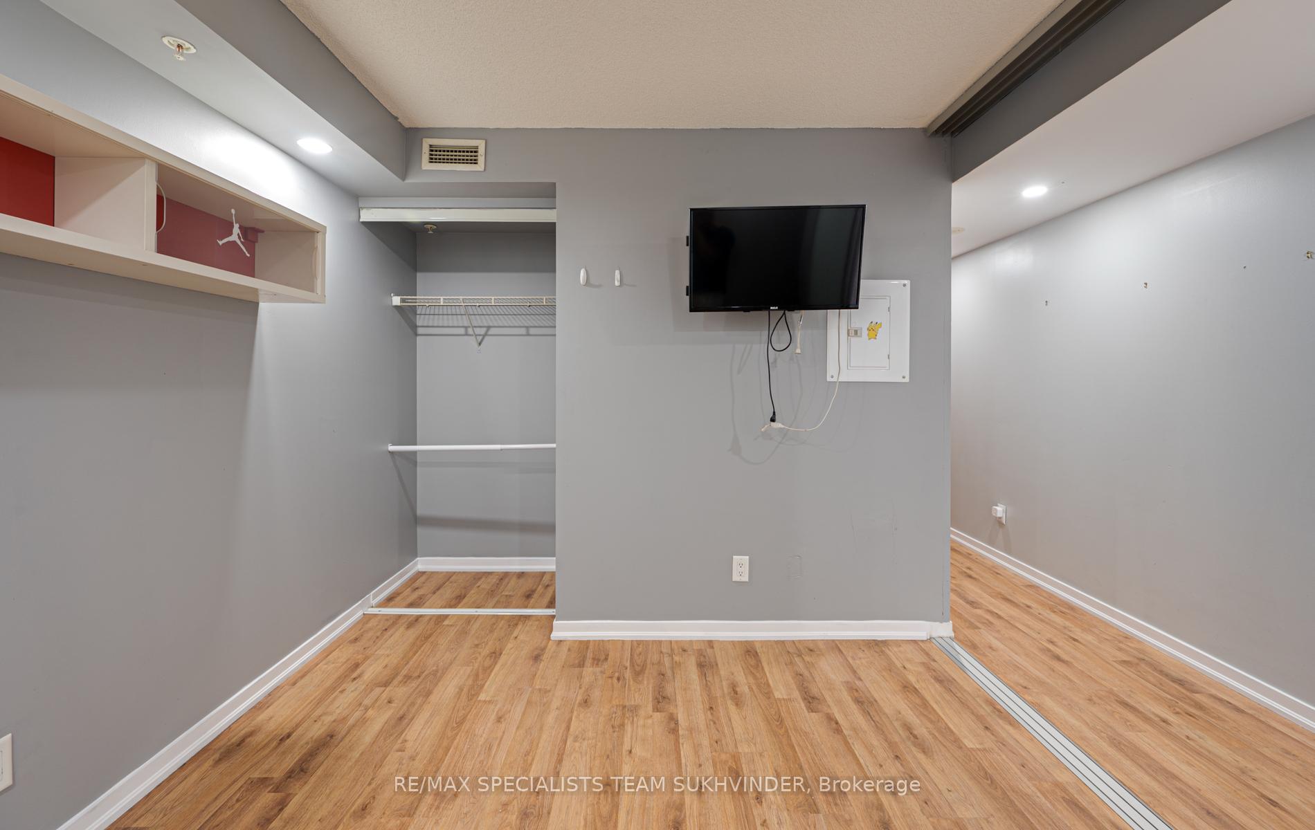 Photo 6 of Unit 408, 20 Joe Shuster Way, Toronto, Niagara — HOMEH