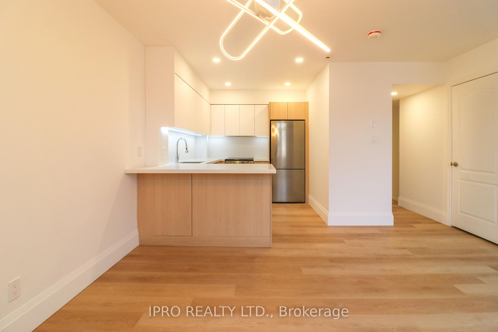Photo 6 of Unit 304, 3 Shank Street, Toronto, Niagara — HOMEH