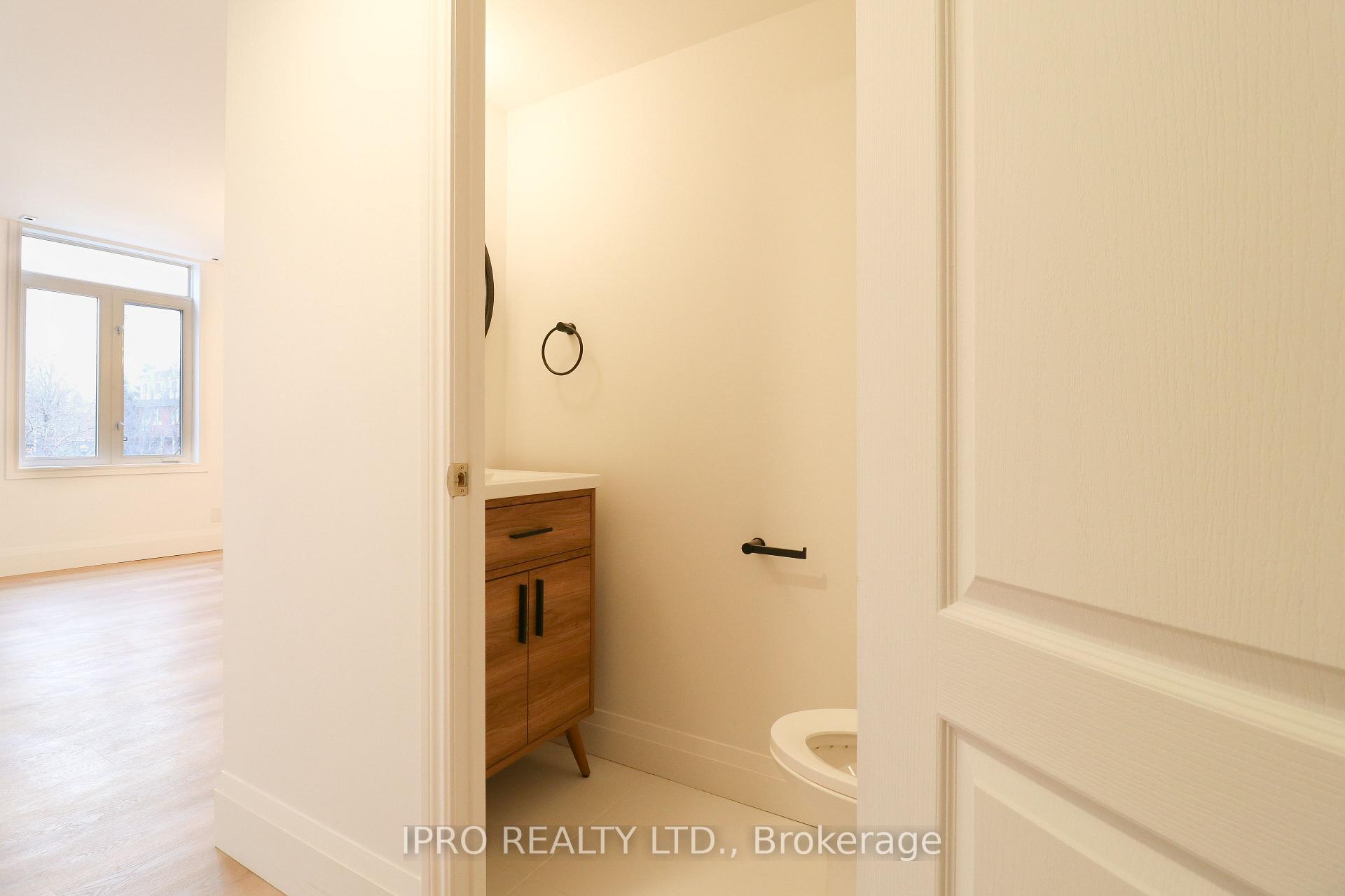 Photo 3 of Unit 304, 3 Shank Street, Toronto, Niagara — HOMEH