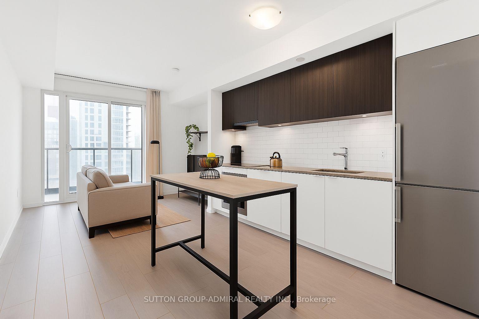 Front of Unit 1413, 120 Parliament Street