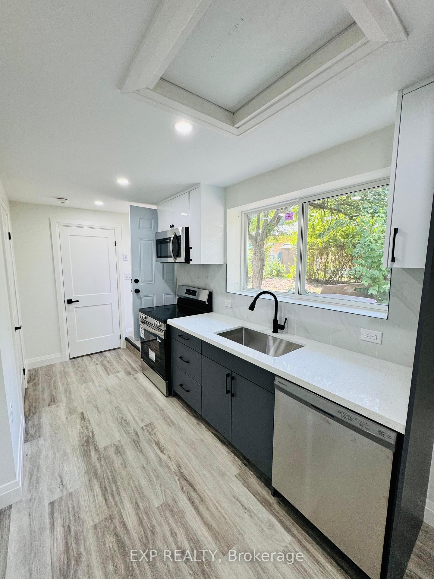 Photo 2 of 4 - 6 Craig Drive, Kitchener — HOMEH