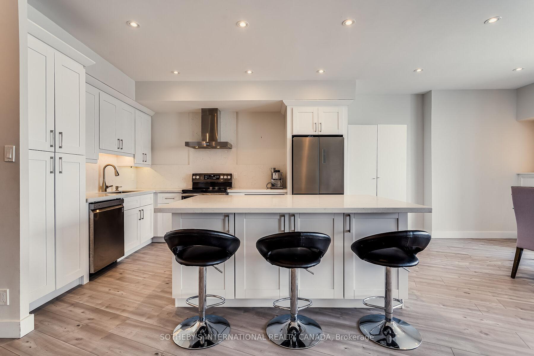 Photo 4 of Unit 3408, 33 Harbour Square, Toronto, Waterfront Communities — HOMEH