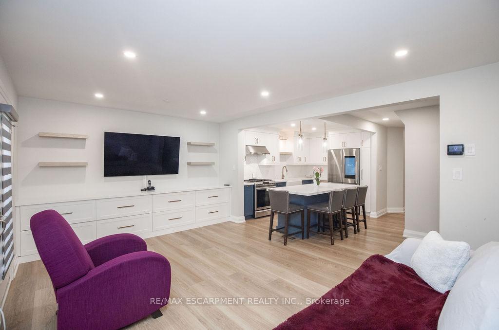 Photo 4 of Unit 22, 1809 Upper Wentworth Street, Hamilton, Allison — HOMEH