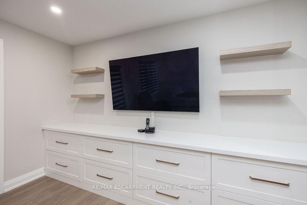 Photo 12 of Unit 22, 1809 Upper Wentworth Street, Hamilton, Allison — HOMEH
