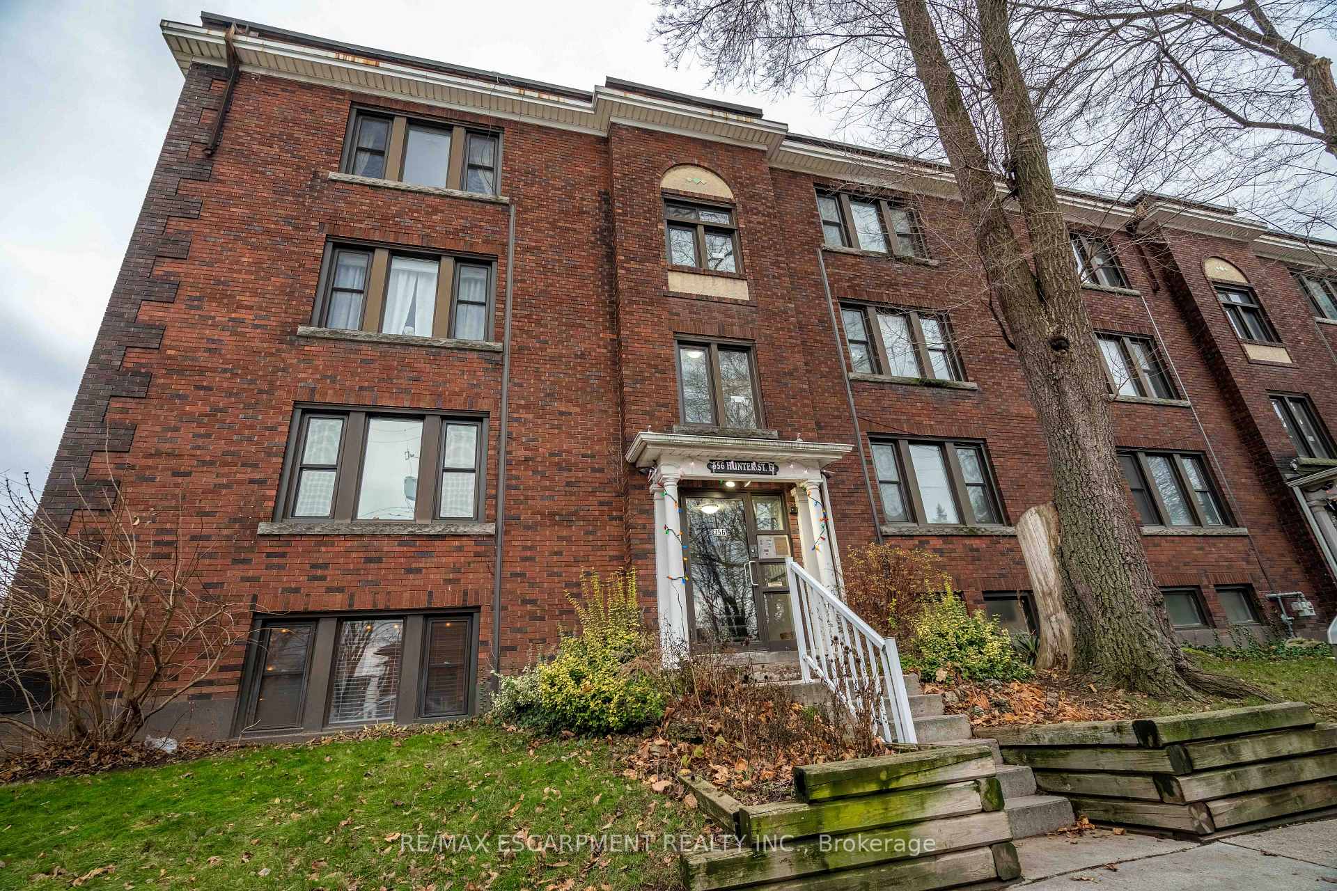 Front of Unit 9, 356 Hunter Street E