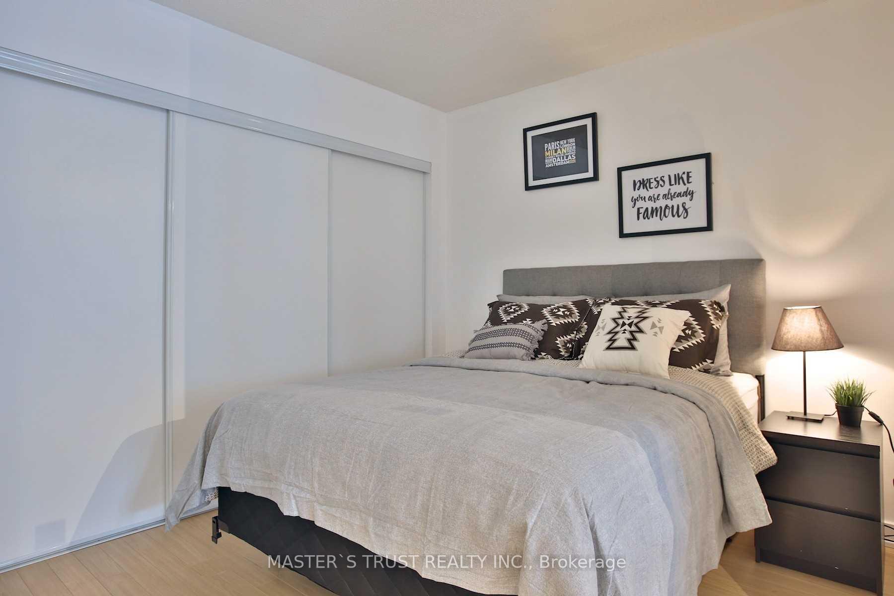 Photo 10 of Unit 932, 21 Iceboat Terrace, Toronto, Waterfront Communities — HOMEH