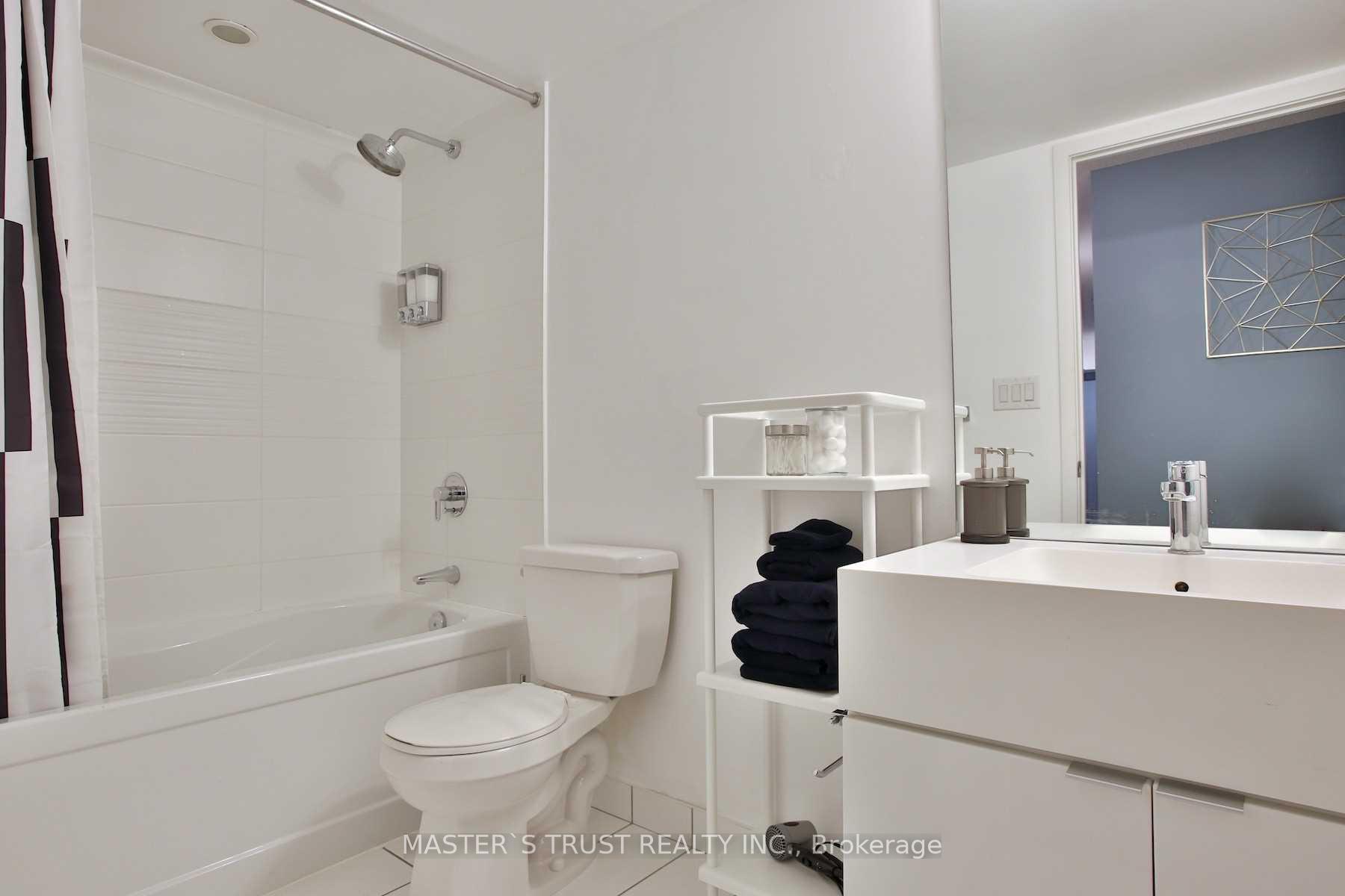 Photo 6 of Unit 932, 21 Iceboat Terrace, Toronto, Waterfront Communities — HOMEH