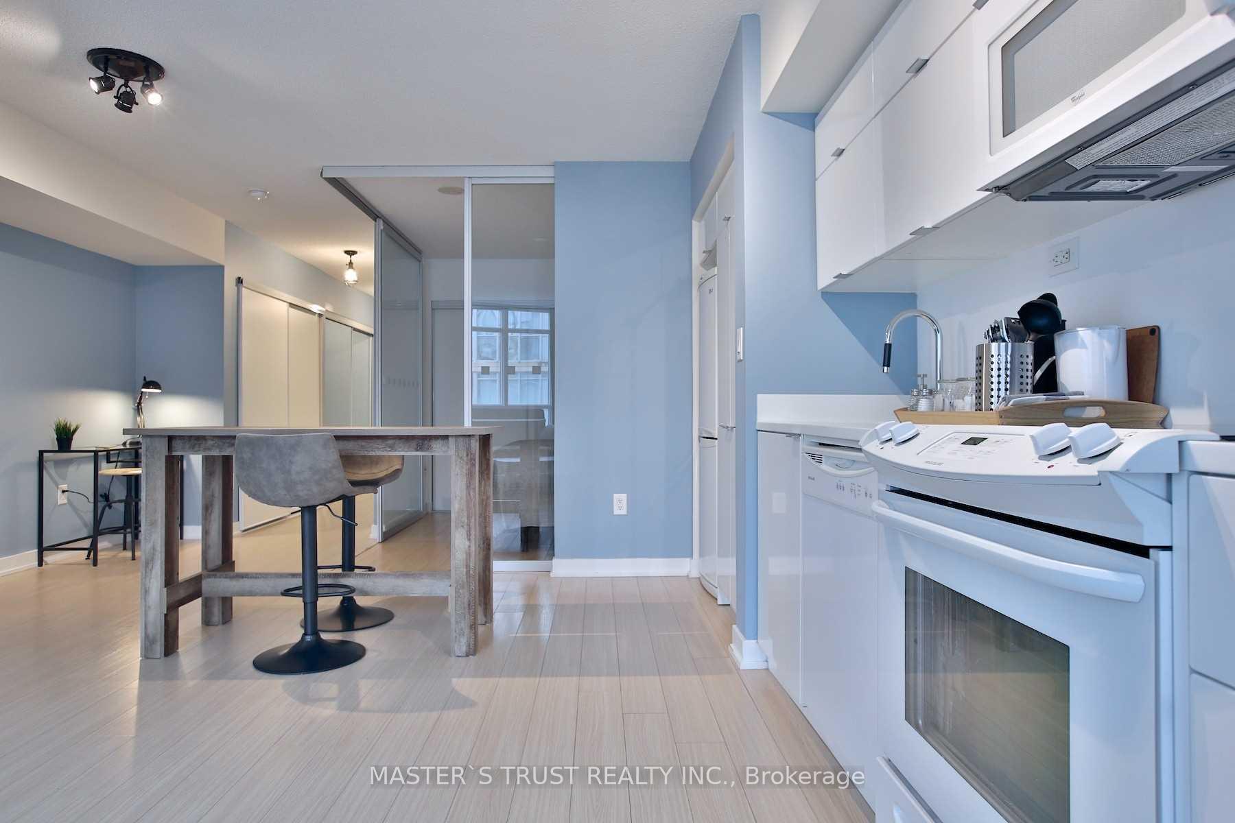 Photo 13 of Unit 932, 21 Iceboat Terrace, Toronto, Waterfront Communities — HOMEH