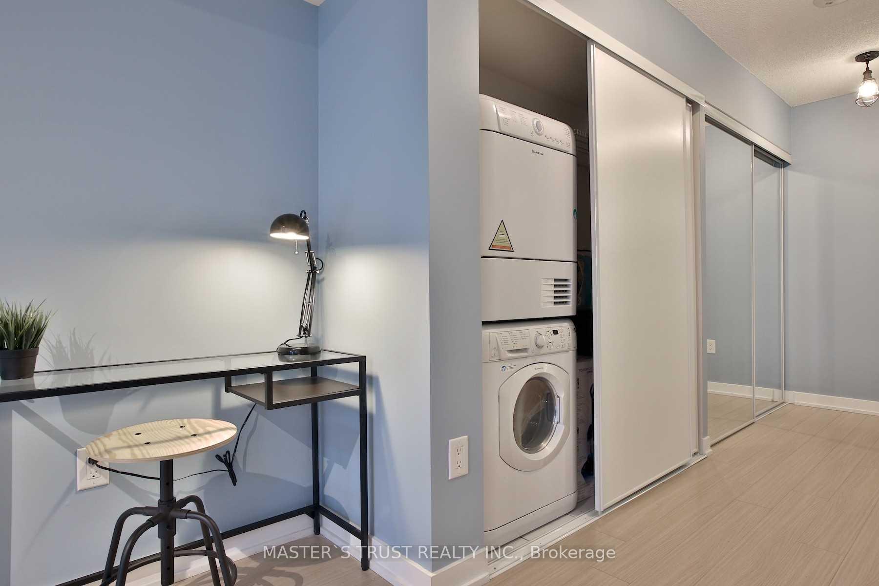 Photo 9 of Unit 932, 21 Iceboat Terrace, Toronto, Waterfront Communities — HOMEH