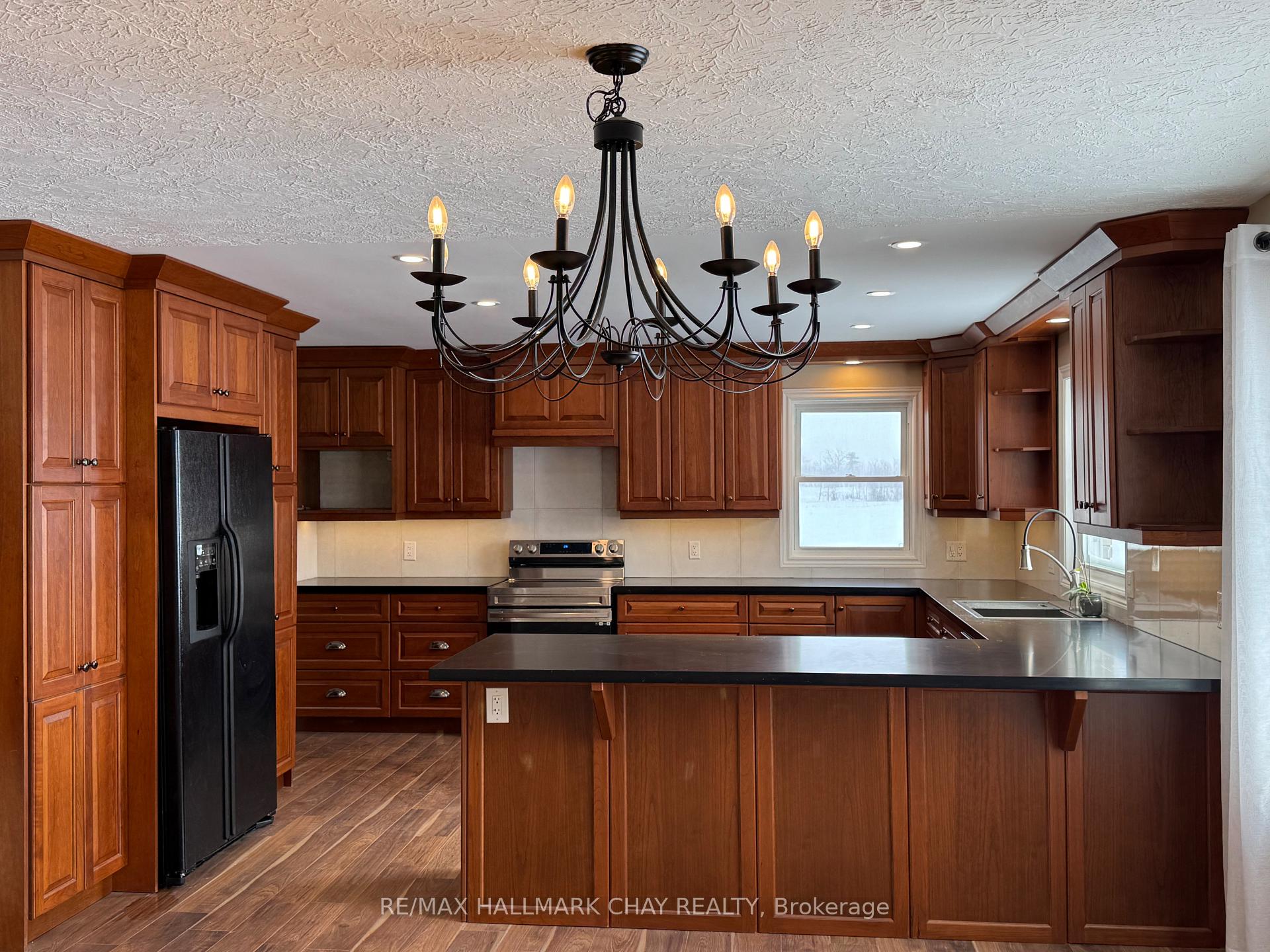 Photo 8 of 763 - MAIN LEVEL Penetanguishene Road, Barrie, 400 North — HOMEH