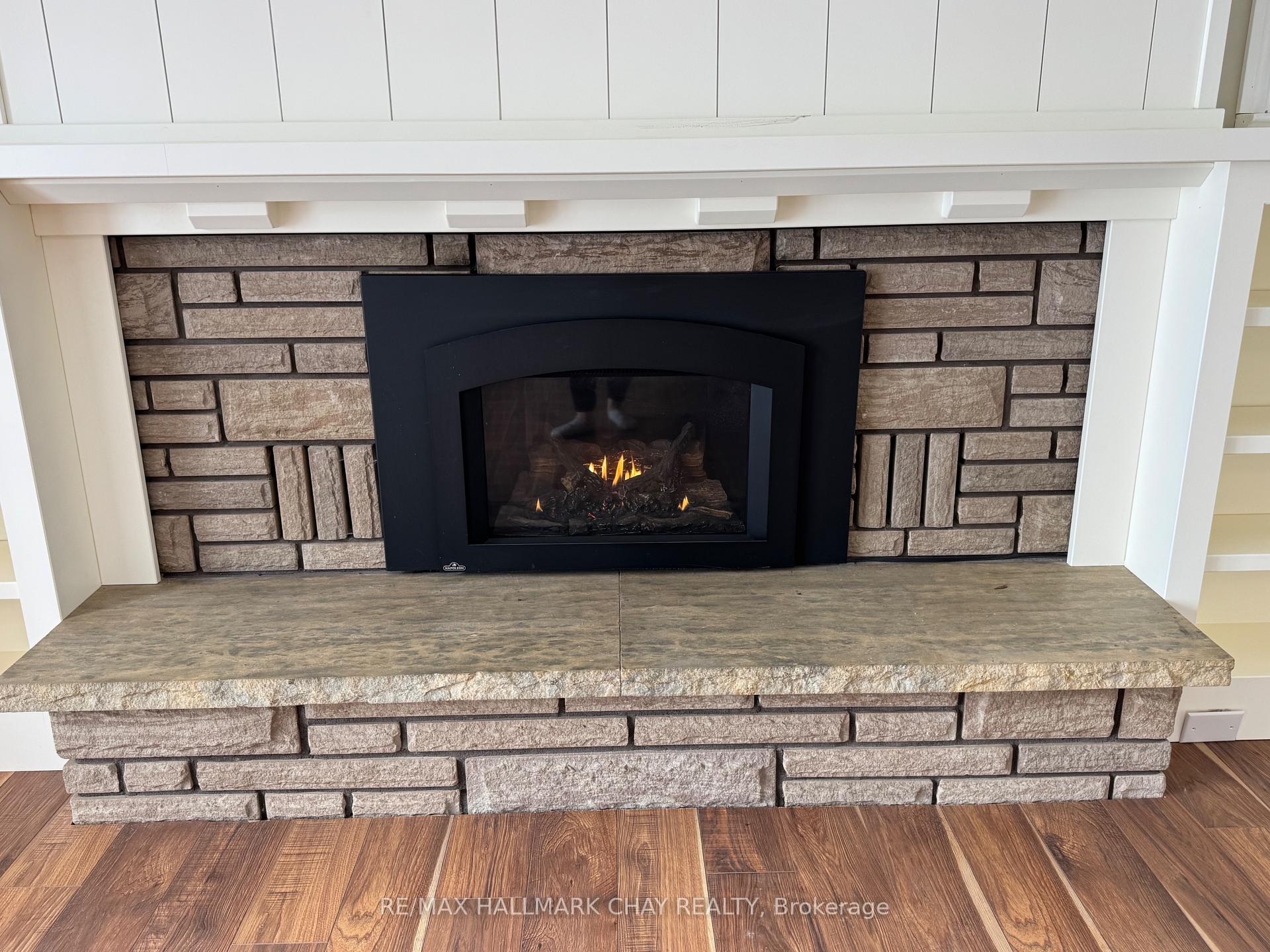 Photo 13 of 763 - MAIN LEVEL Penetanguishene Road, Barrie, 400 North — HOMEH