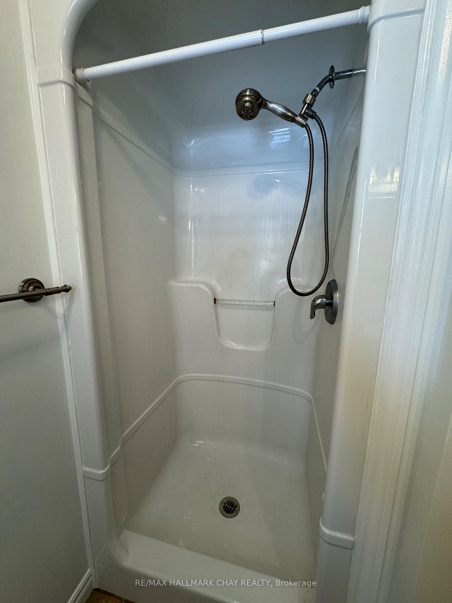 Photo 19 of 763 - MAIN LEVEL Penetanguishene Road, Barrie, 400 North — HOMEH