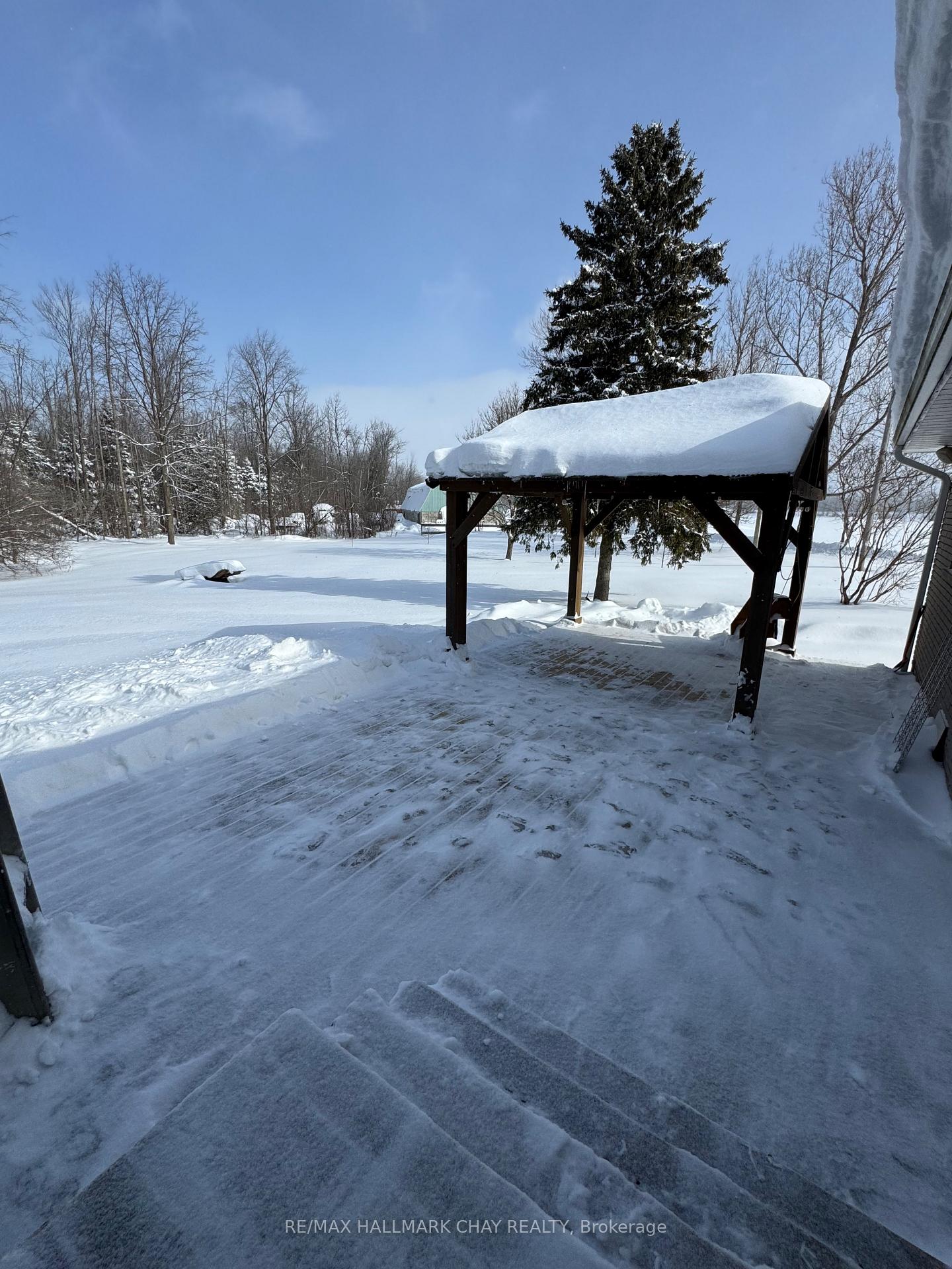 Photo 24 of 763 - MAIN LEVEL Penetanguishene Road, Barrie, 400 North — HOMEH