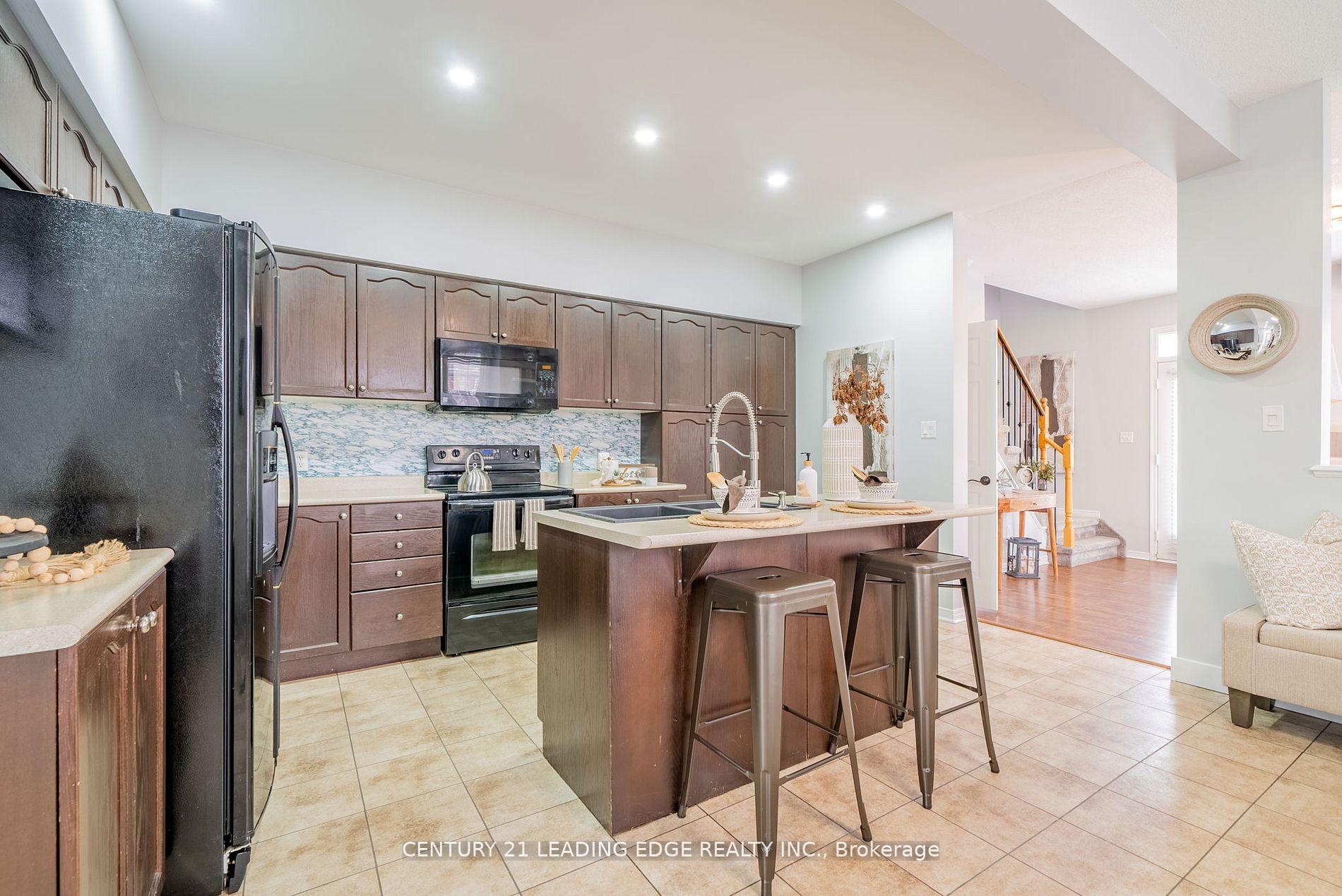 Photo 3 of Unit 13, 1070 Glenbourne Drive, Oshawa, Pinecrest — HOMEH