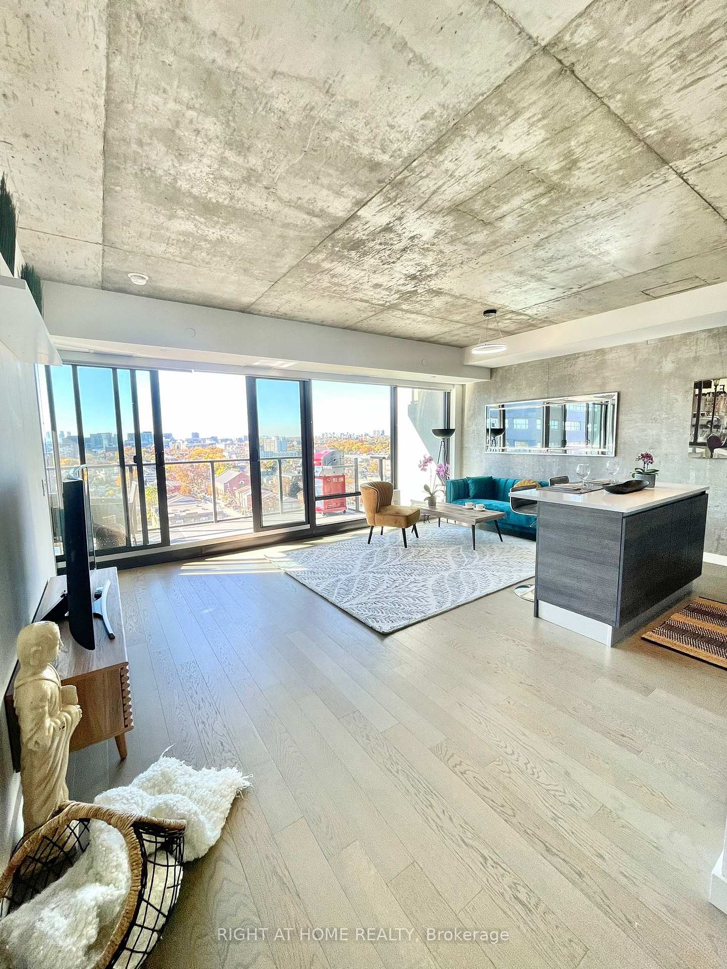 Photo 1 of Unit 1205, 111 Bathurst Street, Toronto, Waterfront Communities — HOMEH