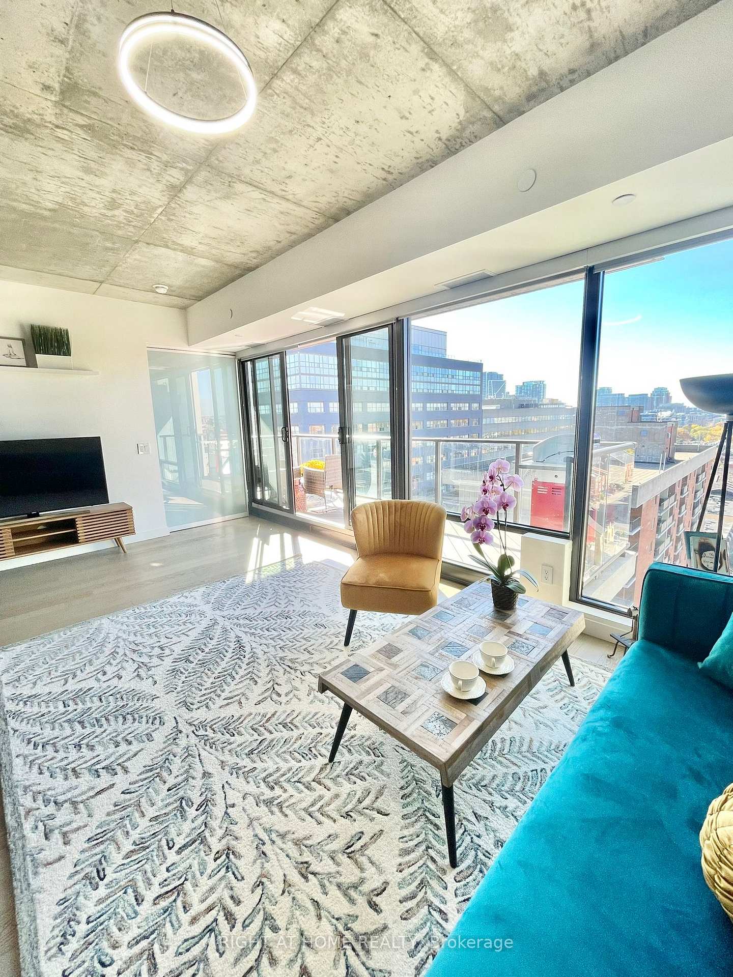Photo 10 of Unit 1205, 111 Bathurst Street, Toronto, Waterfront Communities — HOMEH