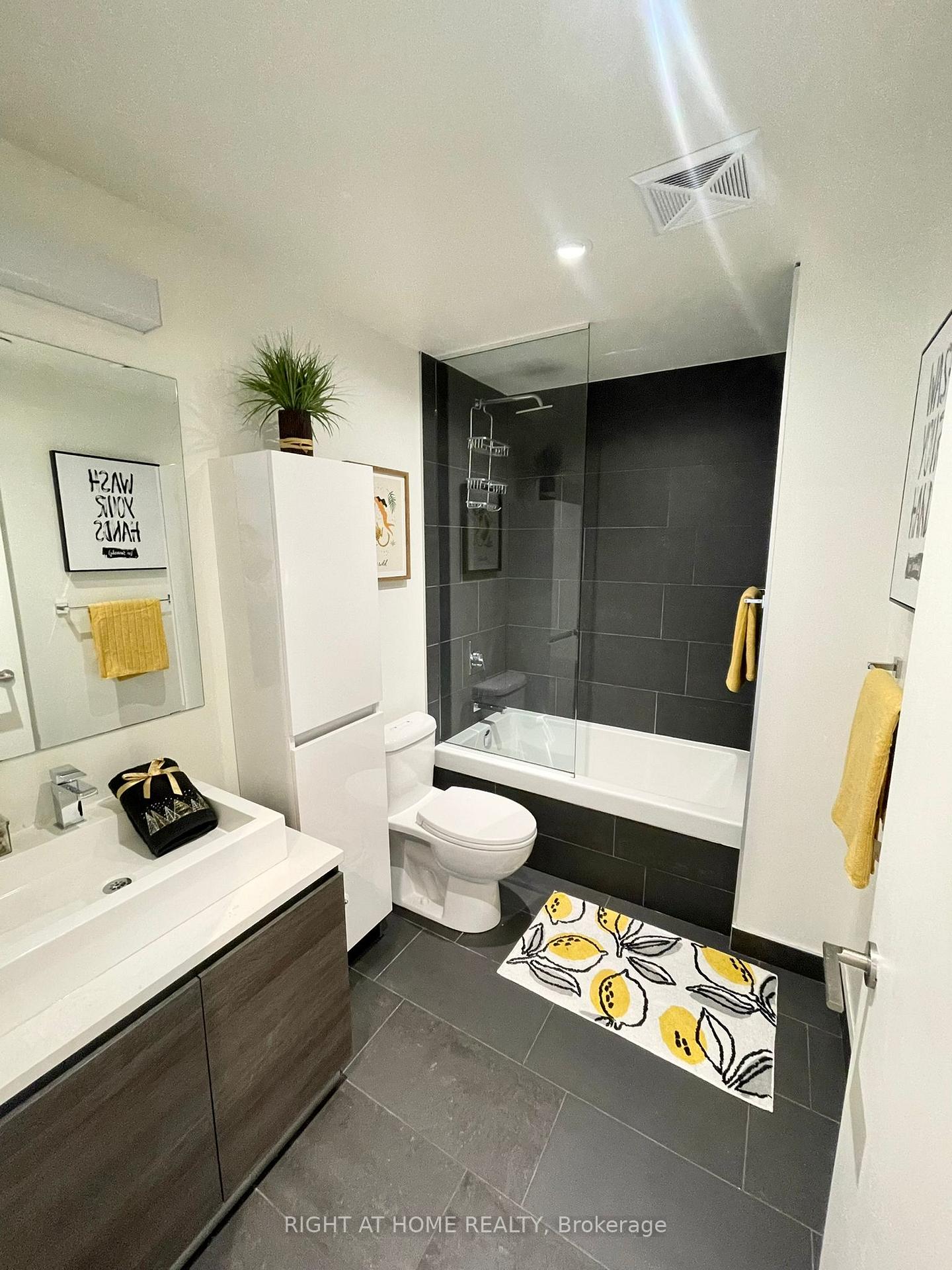 Photo 12 of Unit 1205, 111 Bathurst Street, Toronto, Waterfront Communities — HOMEH
