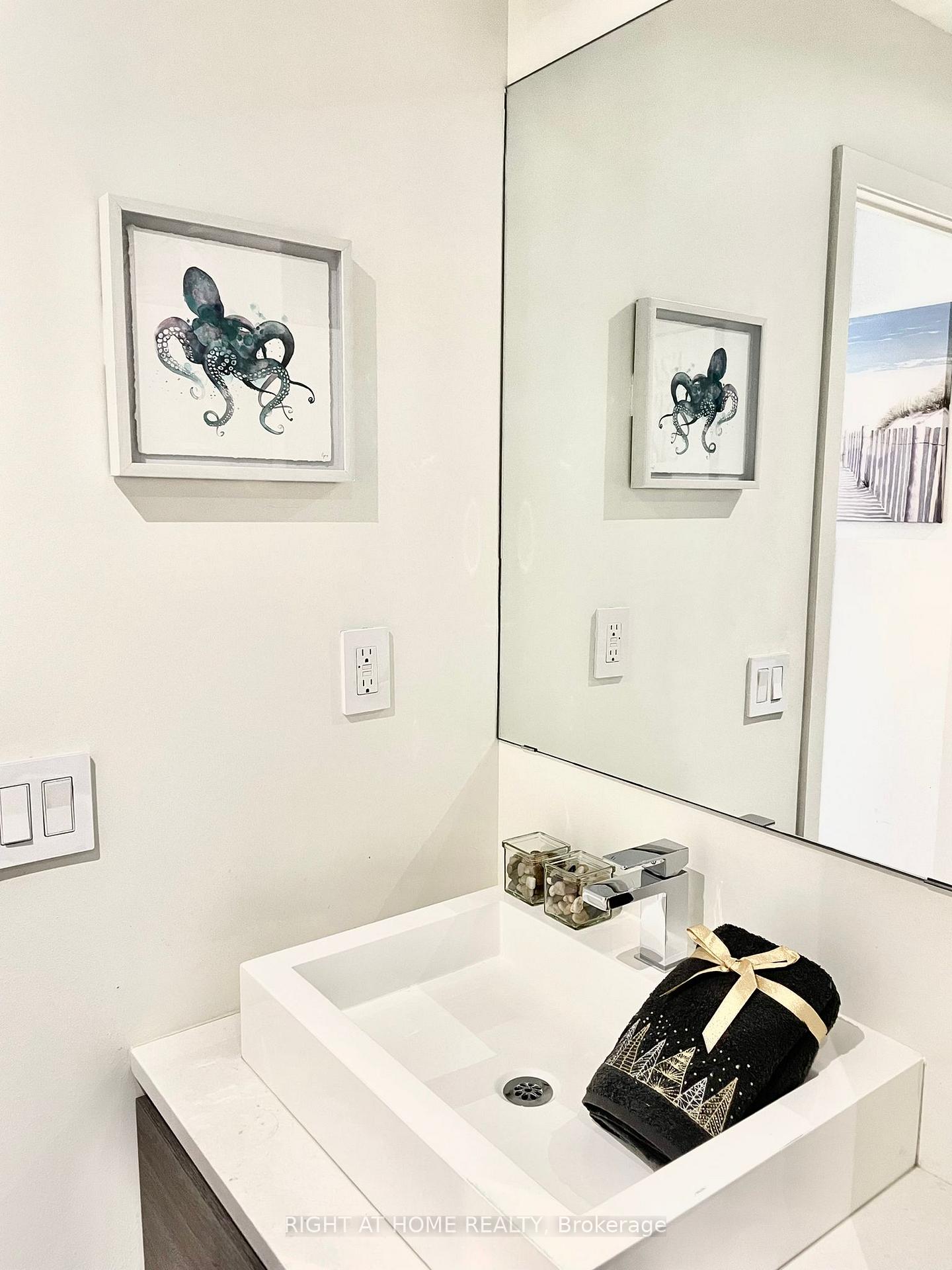 Photo 4 of Unit 1205, 111 Bathurst Street, Toronto, Waterfront Communities — HOMEH