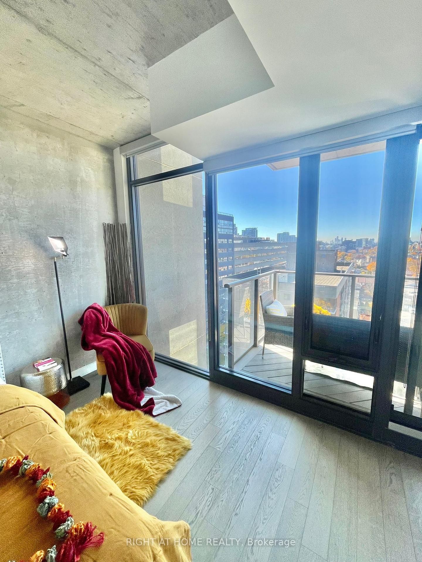 Photo 11 of Unit 1205, 111 Bathurst Street, Toronto, Waterfront Communities — HOMEH