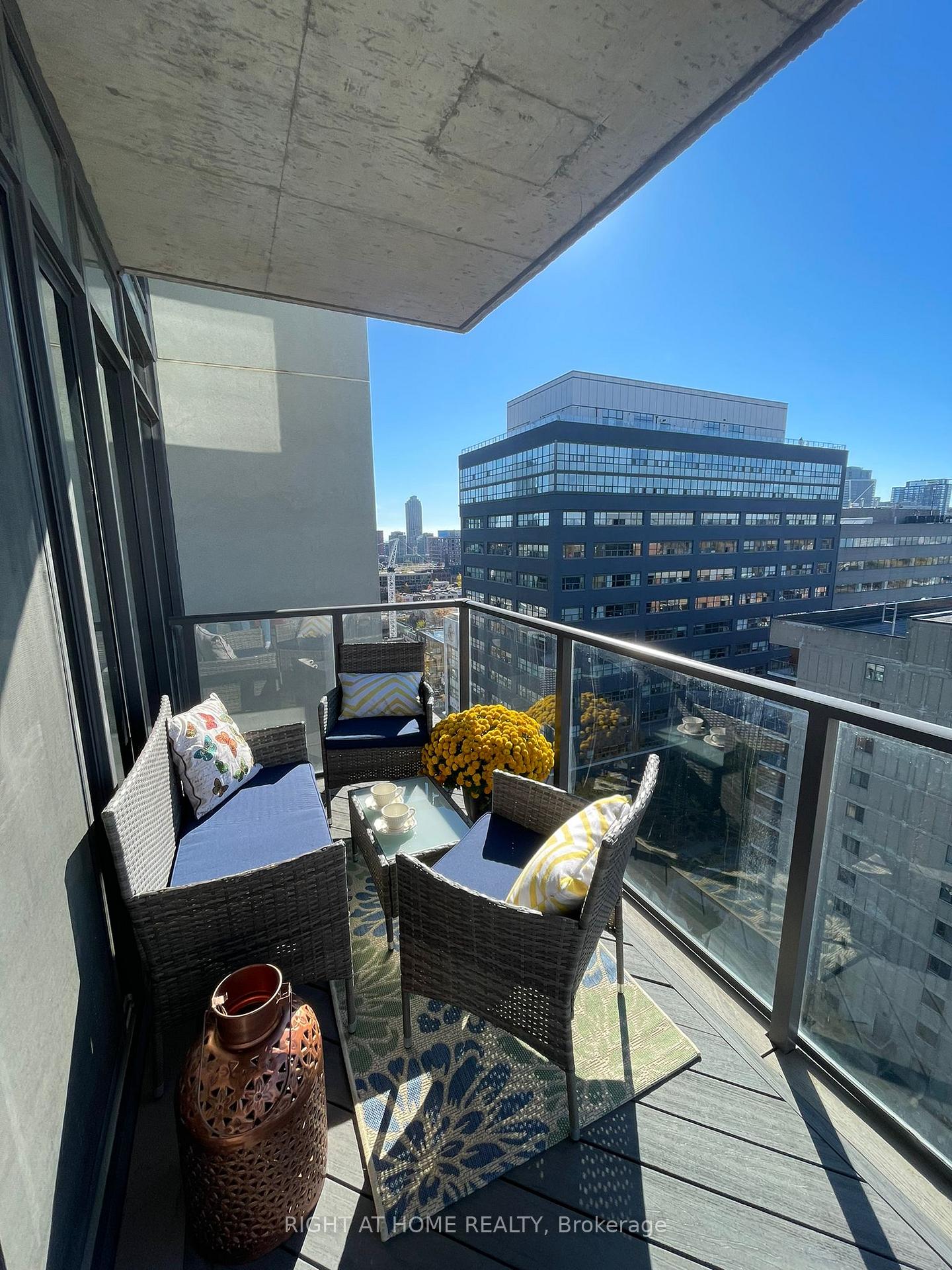 Photo 16 of Unit 1205, 111 Bathurst Street, Toronto, Waterfront Communities — HOMEH