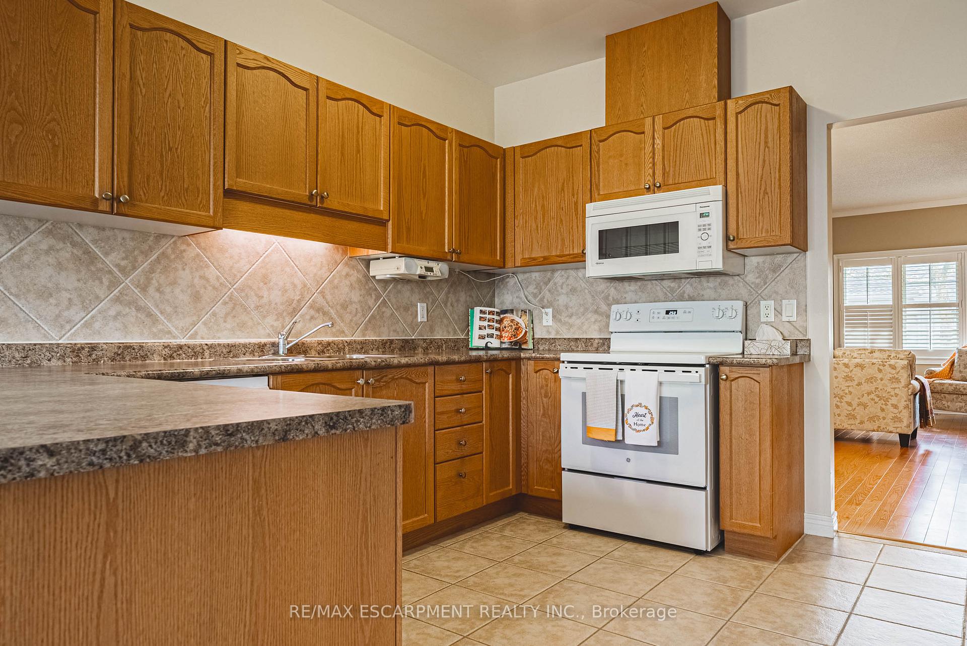 Photo 7 of Unit 49, 34 Southbrook Drive, Hamilton, Binbrook — HOMEH