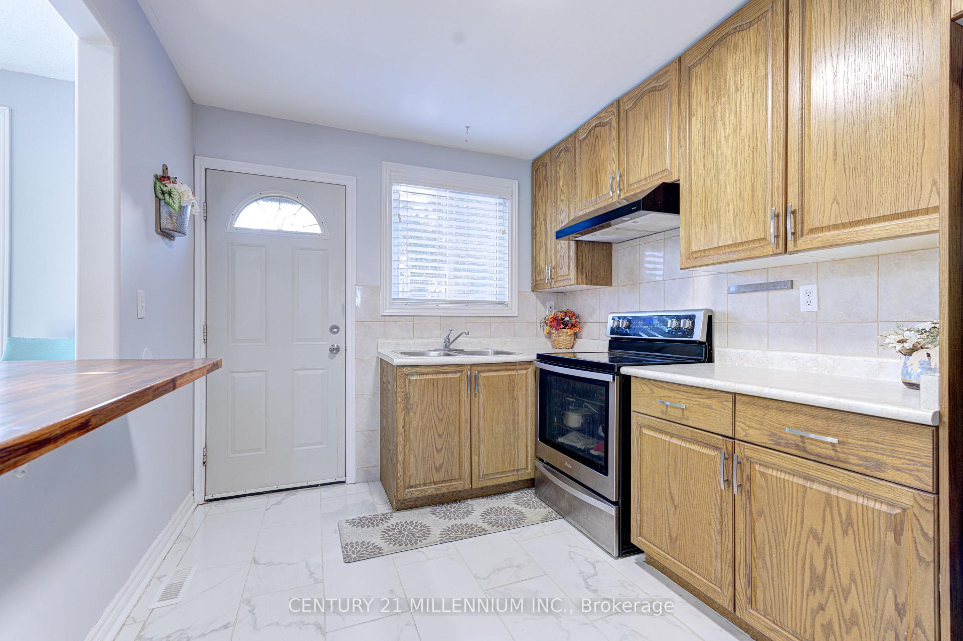 Photo 5 of Unit 1, 1350 Limeridge Road E, Hamilton, Trenholme — HOMEH