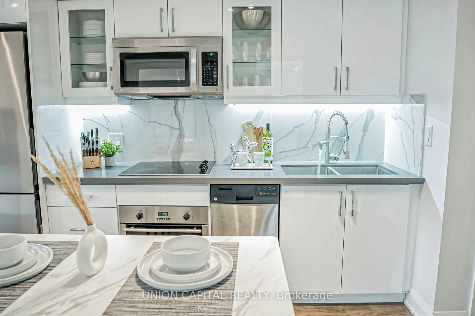 Photo 6 of Unit 701, 18 Uptown Drive, Markham, Unionville — HOMEH