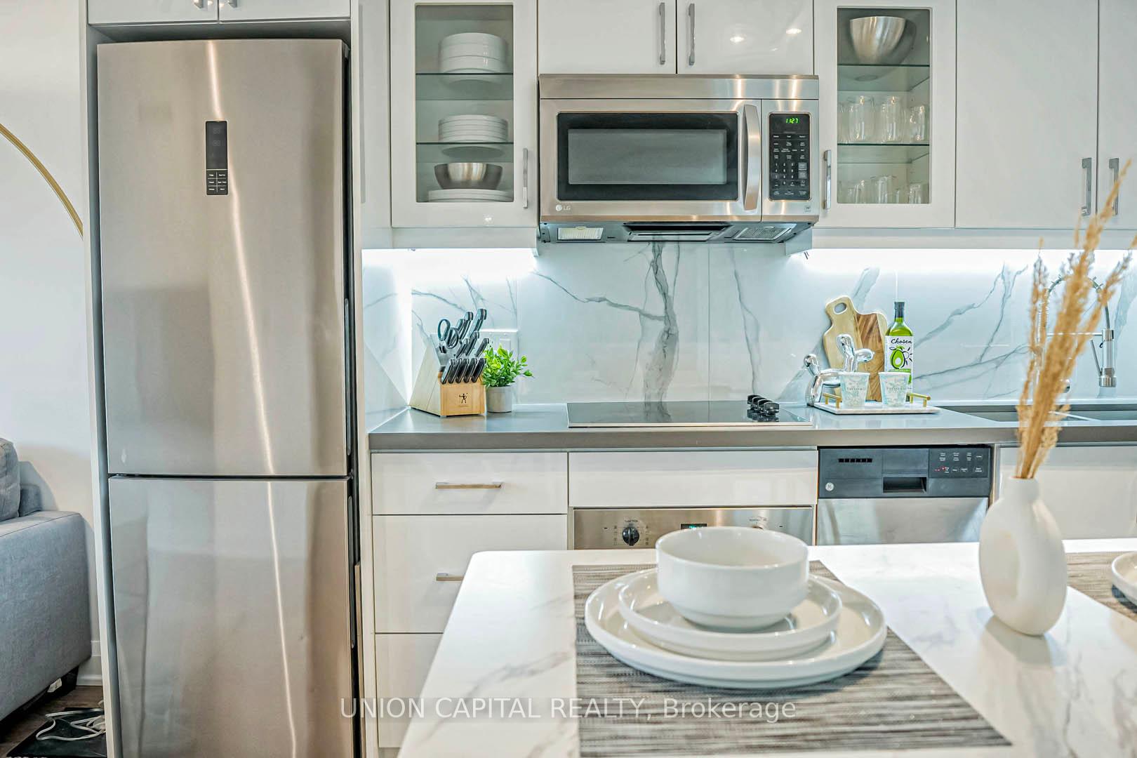 Photo 8 of Unit 701, 18 Uptown Drive, Markham, Unionville — HOMEH