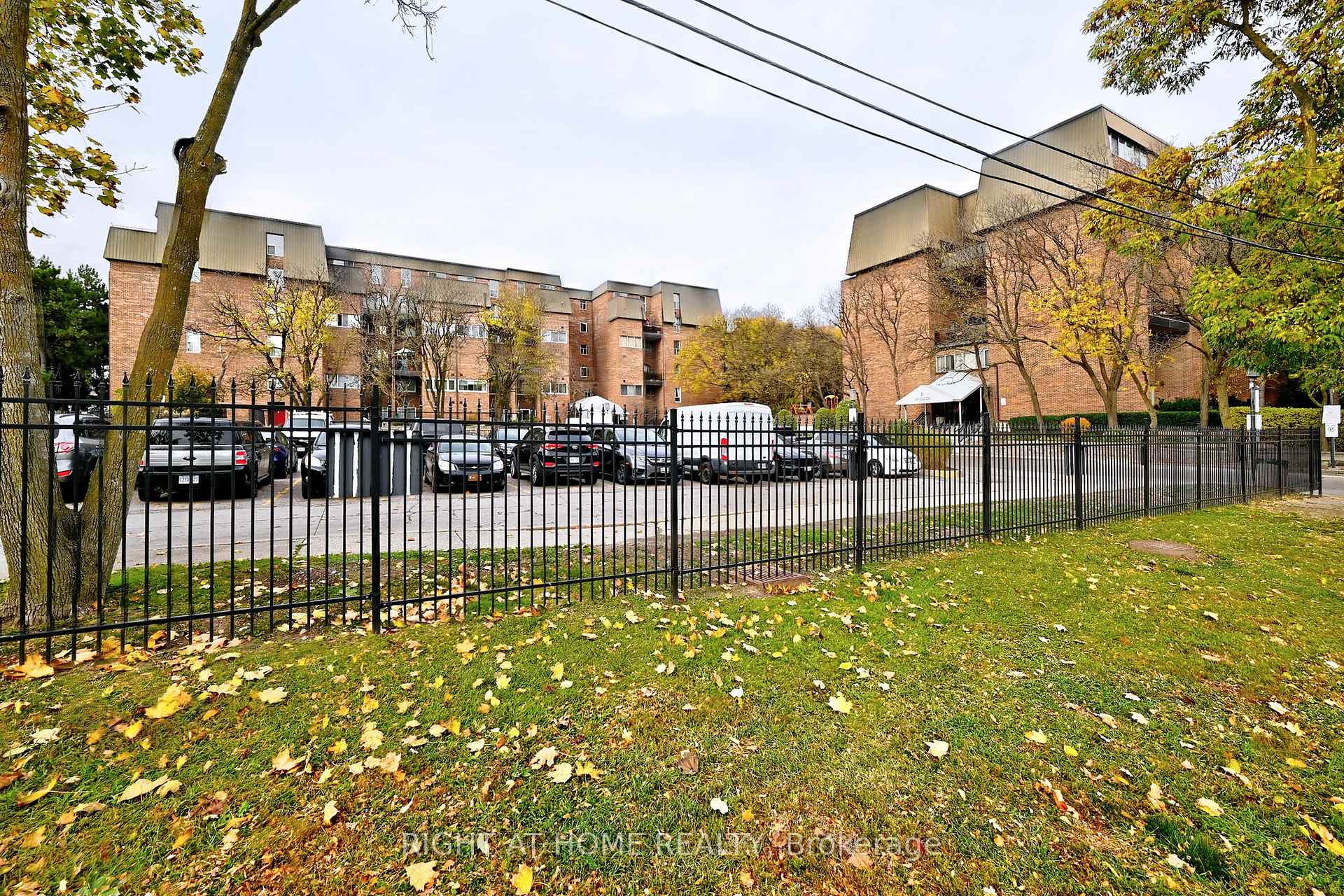 Photo 5 of Unit 145, 16 Elgin Street, Markham, Thornhill — HOMEH