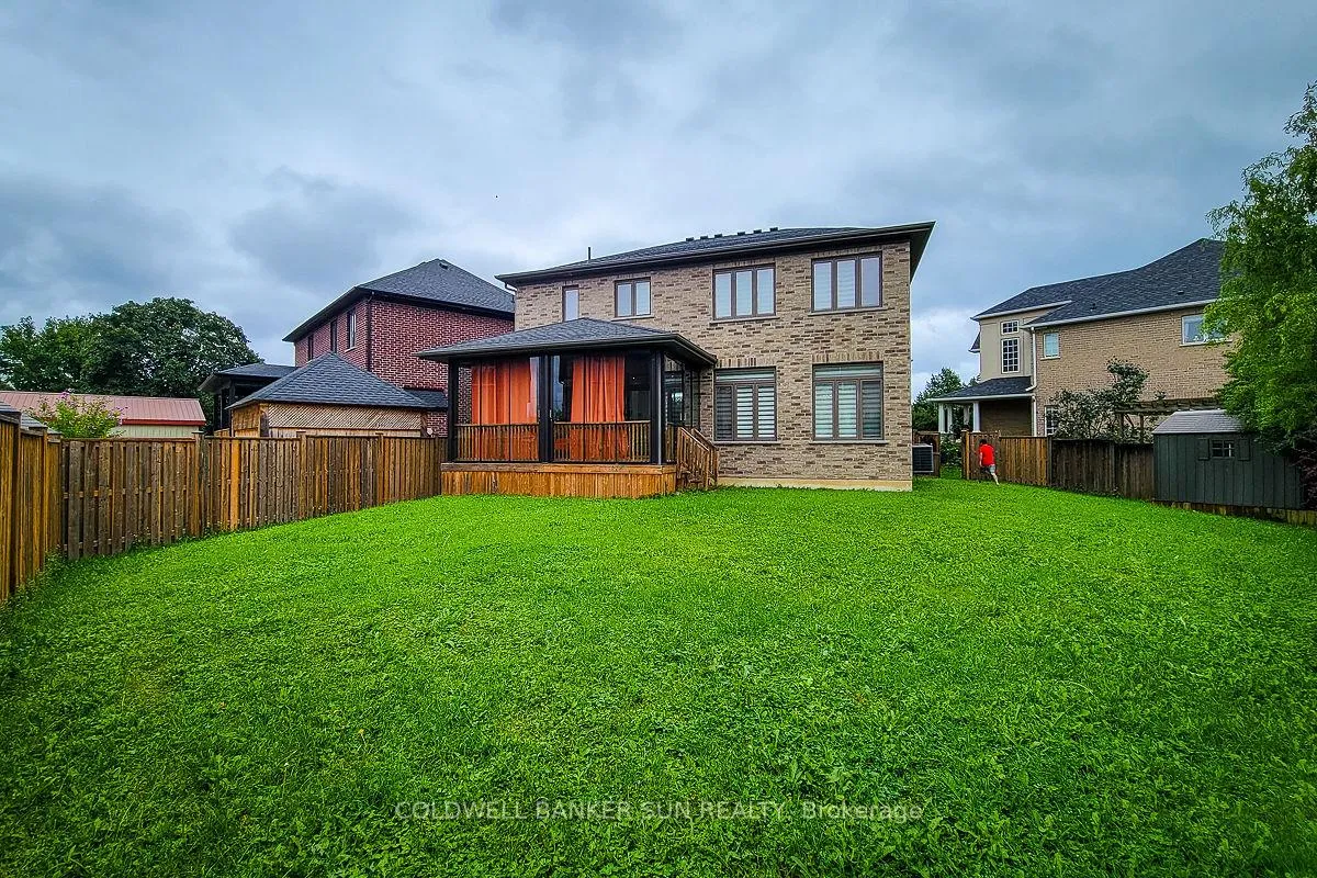 Photo 3 of 32 Kingspoint Circle, Hamilton, Winona Park — HOMEH