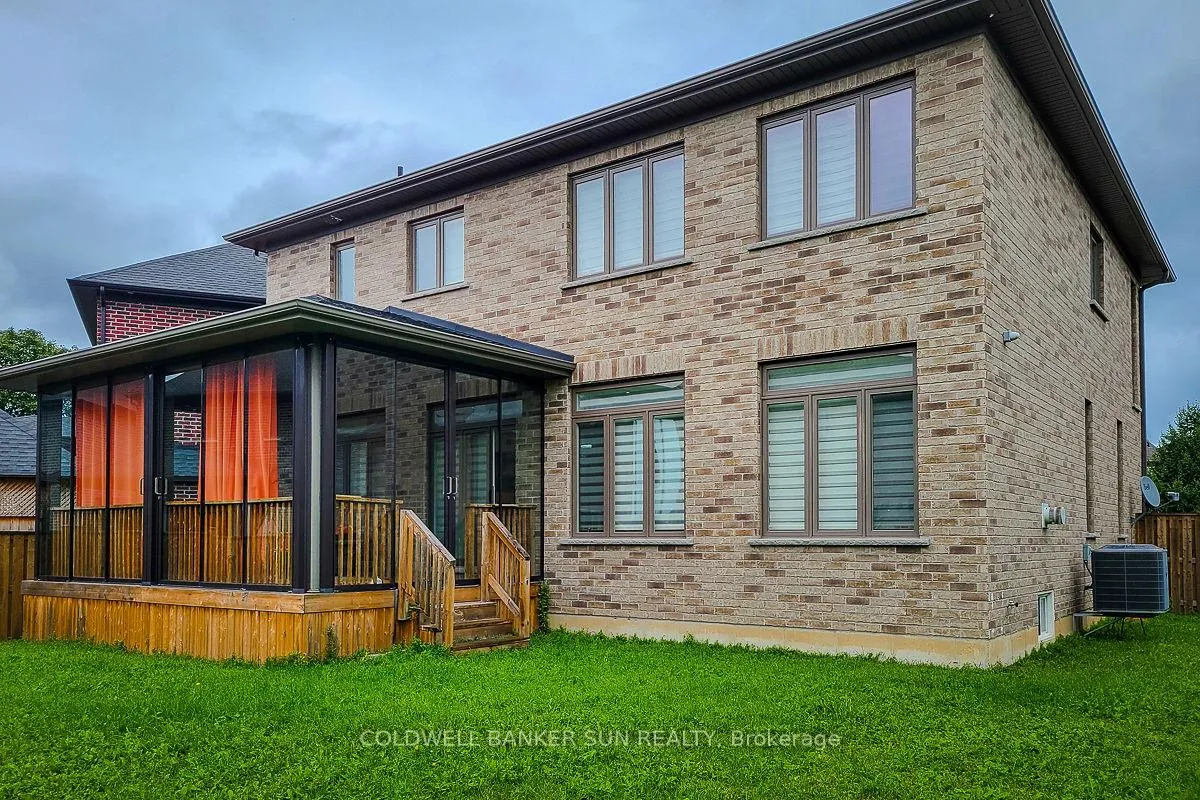 Photo 4 of 32 Kingspoint Circle, Hamilton, Winona Park — HOMEH