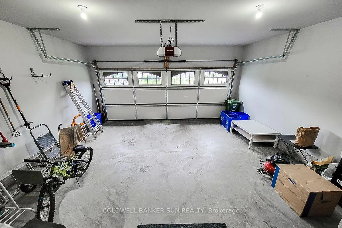 Photo 40 of 32 Kingspoint Circle, Hamilton, Winona Park — HOMEH