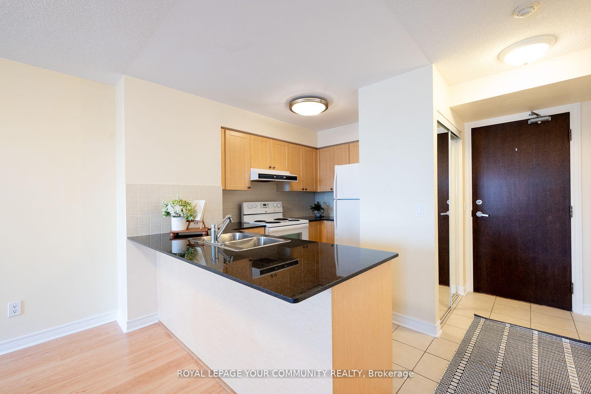 Photo 4 of Unit 906, 15 North Park Road, Vaughan, Beverley Glen — HOMEH