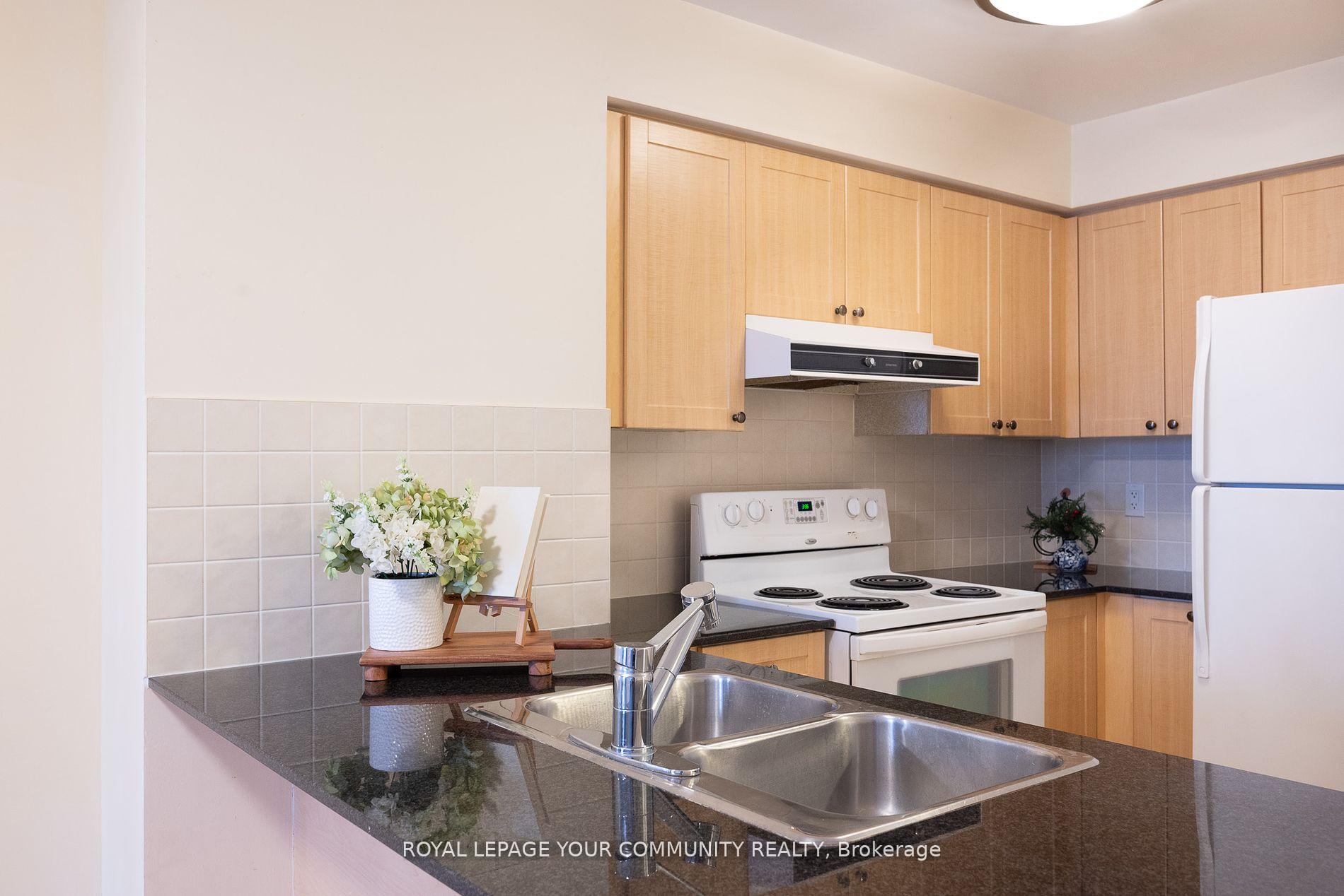 Photo 2 of Unit 906, 15 North Park Road, Vaughan, Beverley Glen — HOMEH