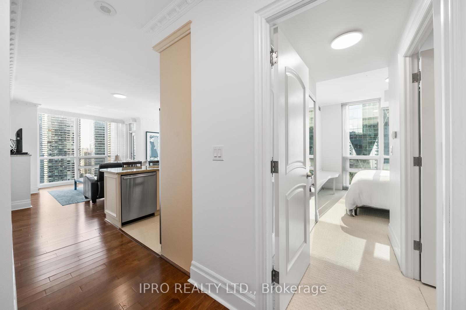 Photo 8 of Unit 3402, 16 Harbour Street, Toronto, Waterfront Communities — HOMEH