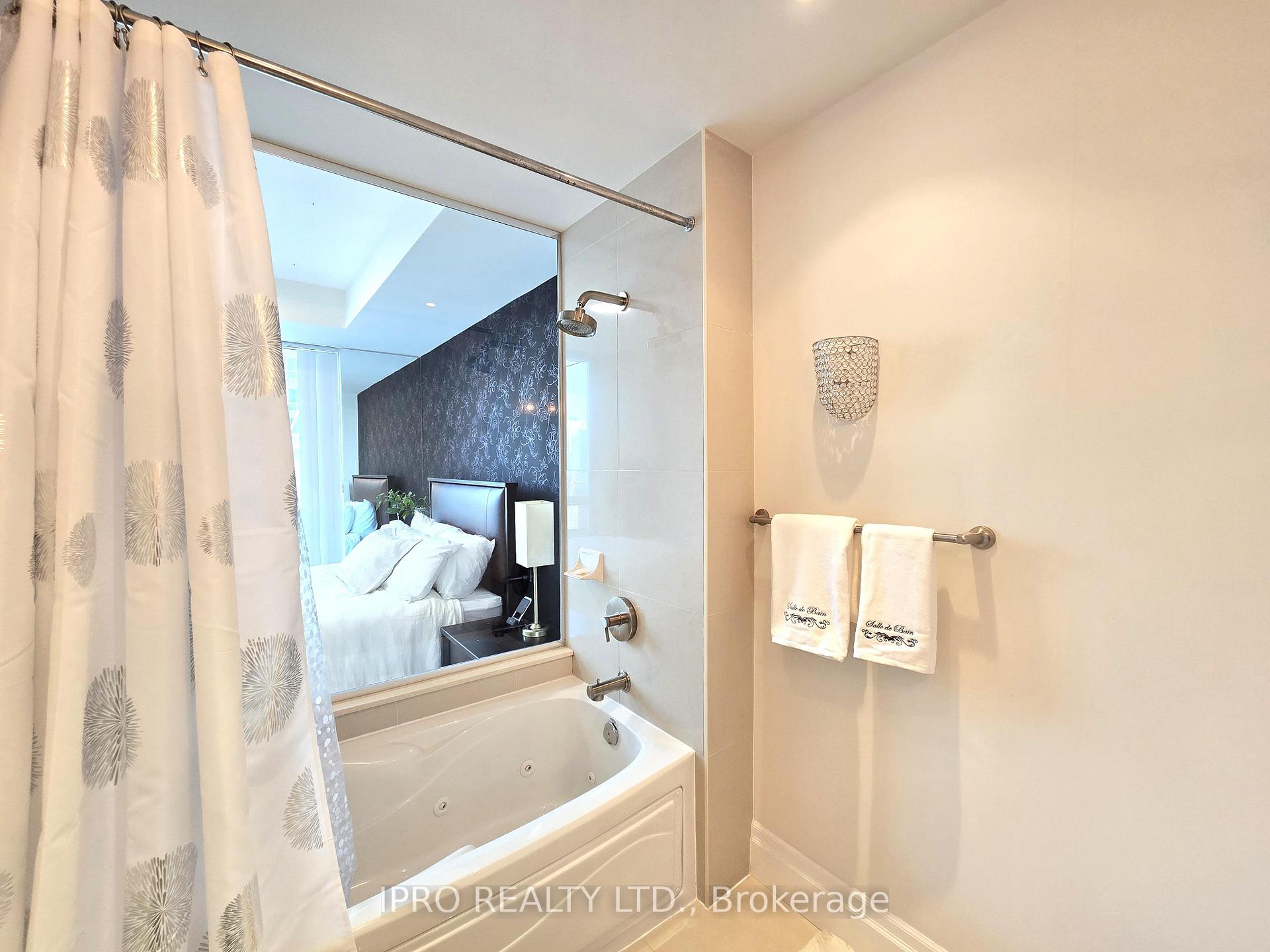 Photo 18 of Unit 3402, 16 Harbour Street, Toronto, Waterfront Communities — HOMEH