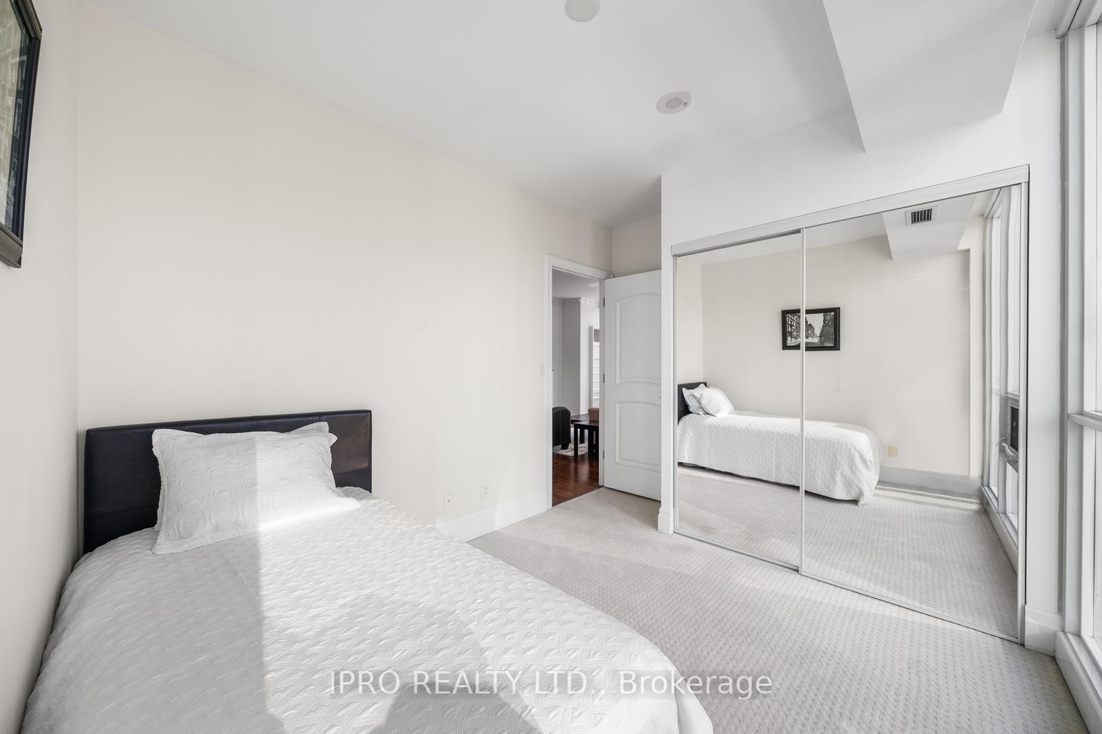Photo 16 of Unit 3402, 16 Harbour Street, Toronto, Waterfront Communities — HOMEH