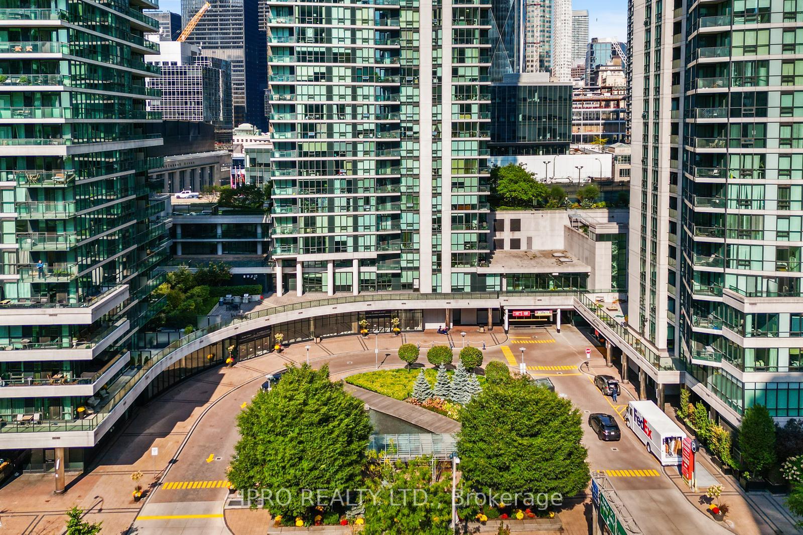 Photo 32 of Unit 3402, 16 Harbour Street, Toronto, Waterfront Communities — HOMEH