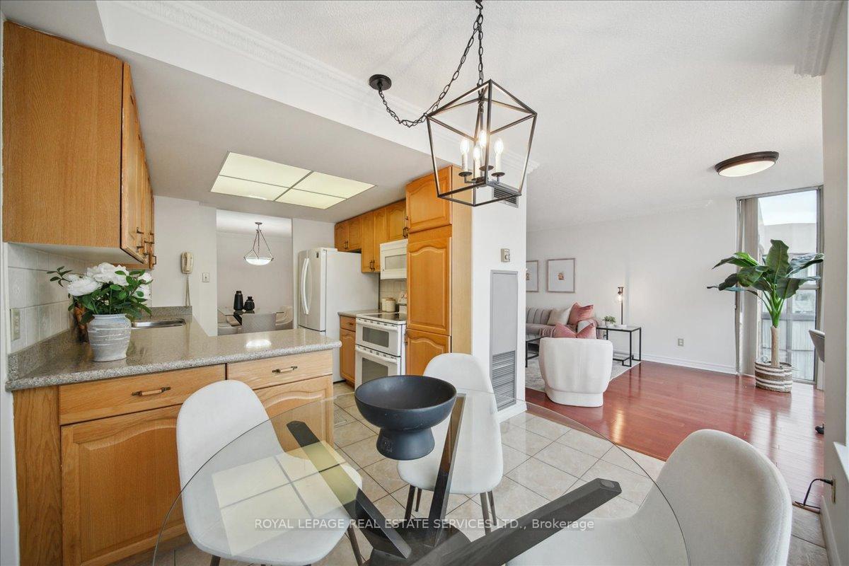 Photo 12 of Unit PH 5, 271 Ridley Boulevard, Toronto, Bedford Park-Nortown — HOMEH