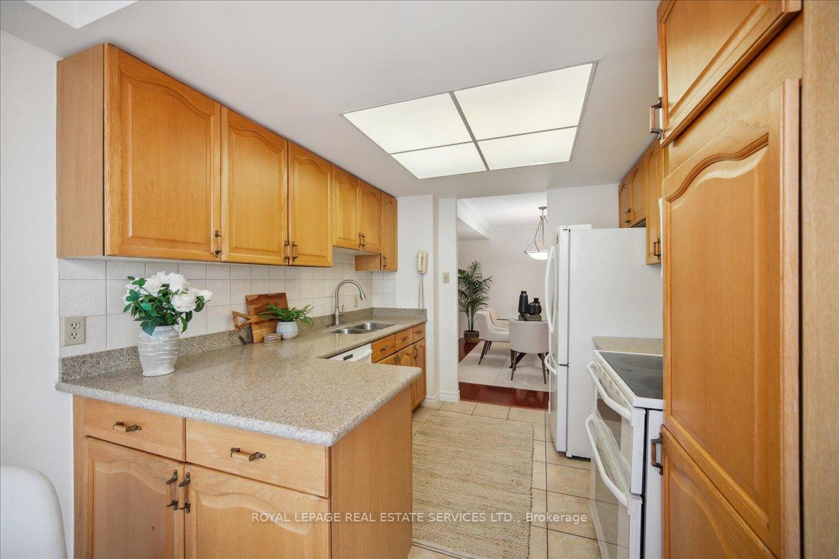 Photo 15 of Unit PH 5, 271 Ridley Boulevard, Toronto, Bedford Park-Nortown — HOMEH