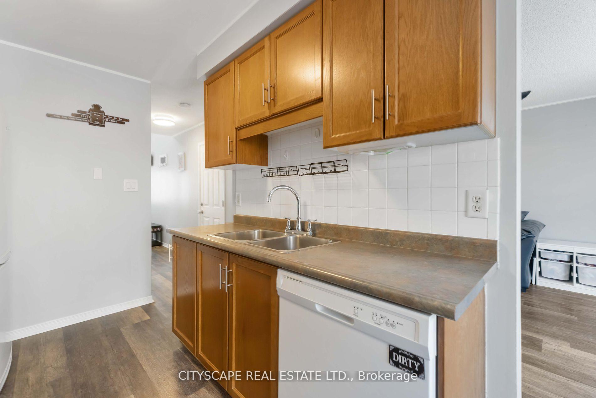 Photo 10 of Unit 14, 76 Frances Avenue, Hamilton, Stoney Creek — HOMEH