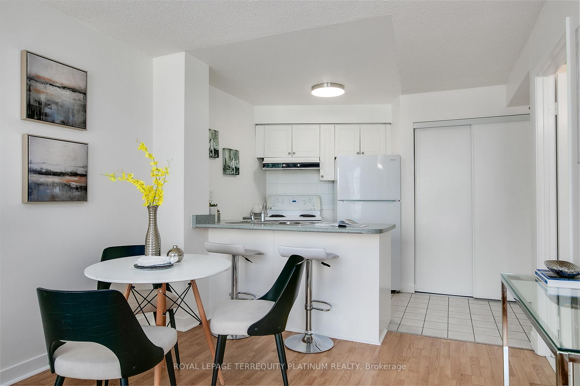 Photo 6 of Unit 1123, 650 Queens Quay W, Toronto, Niagara — HOMEH