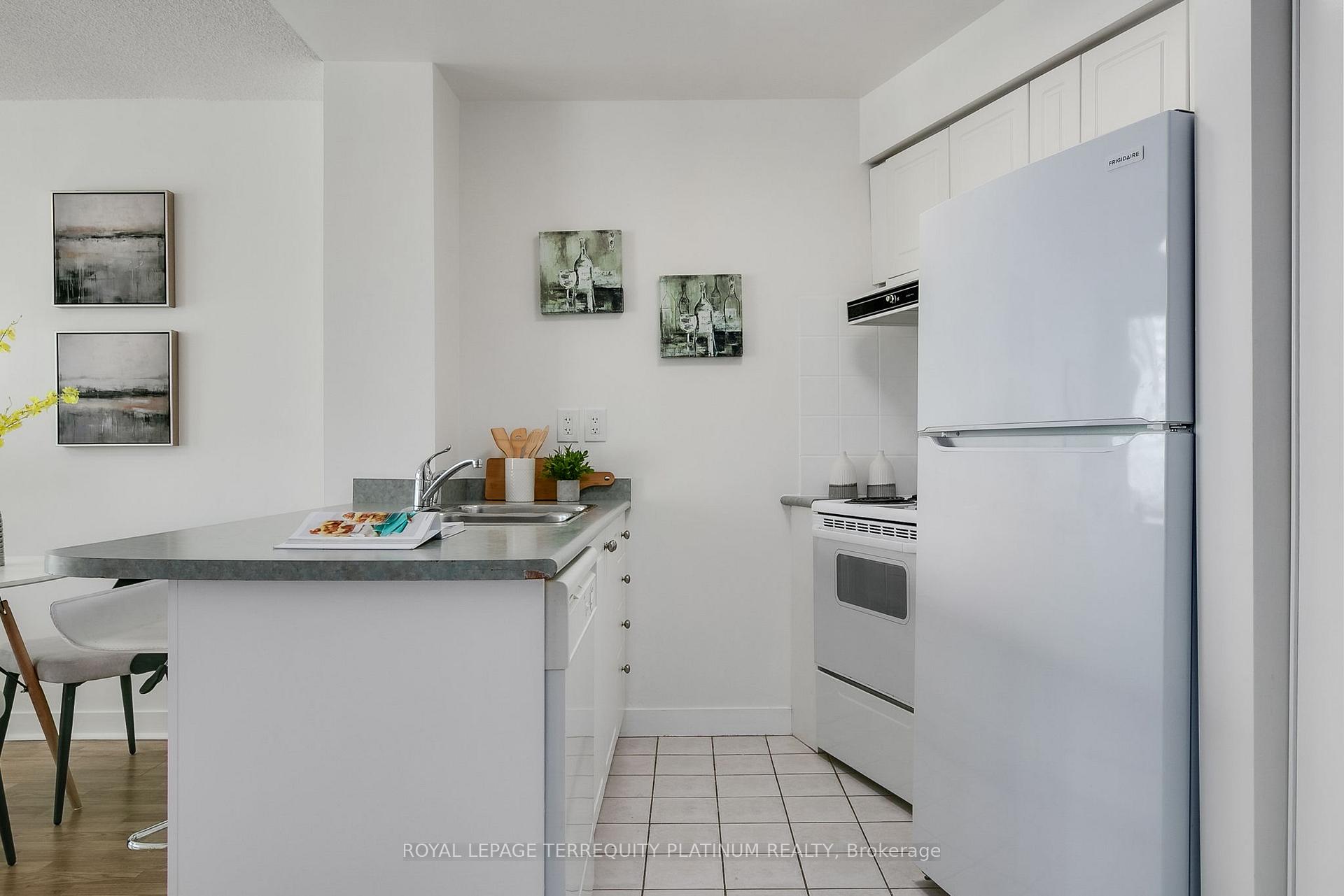 Photo 4 of Unit 1123, 650 Queens Quay W, Toronto, Niagara — HOMEH