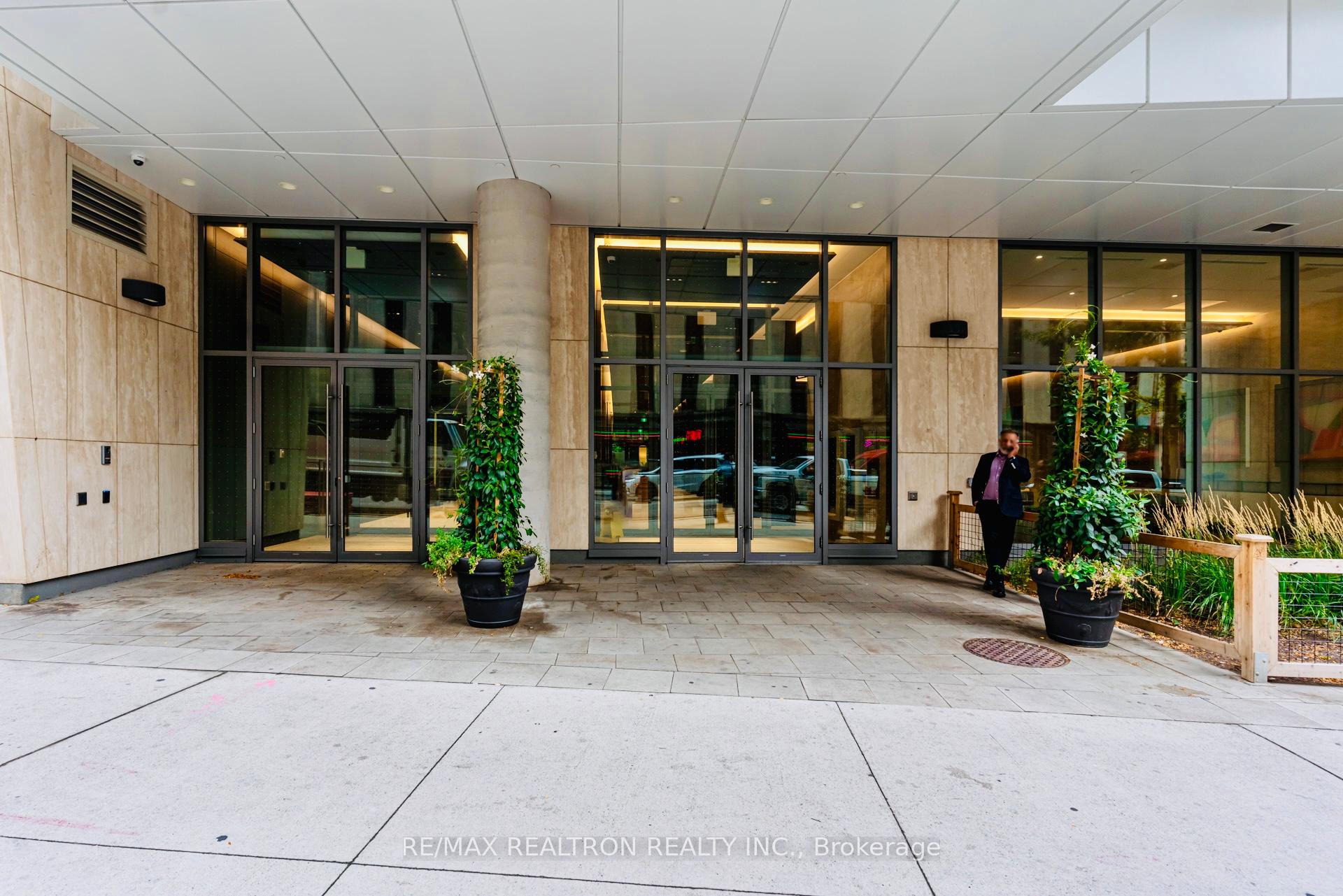 Front of Unit 2911, 2221 Yonge Street